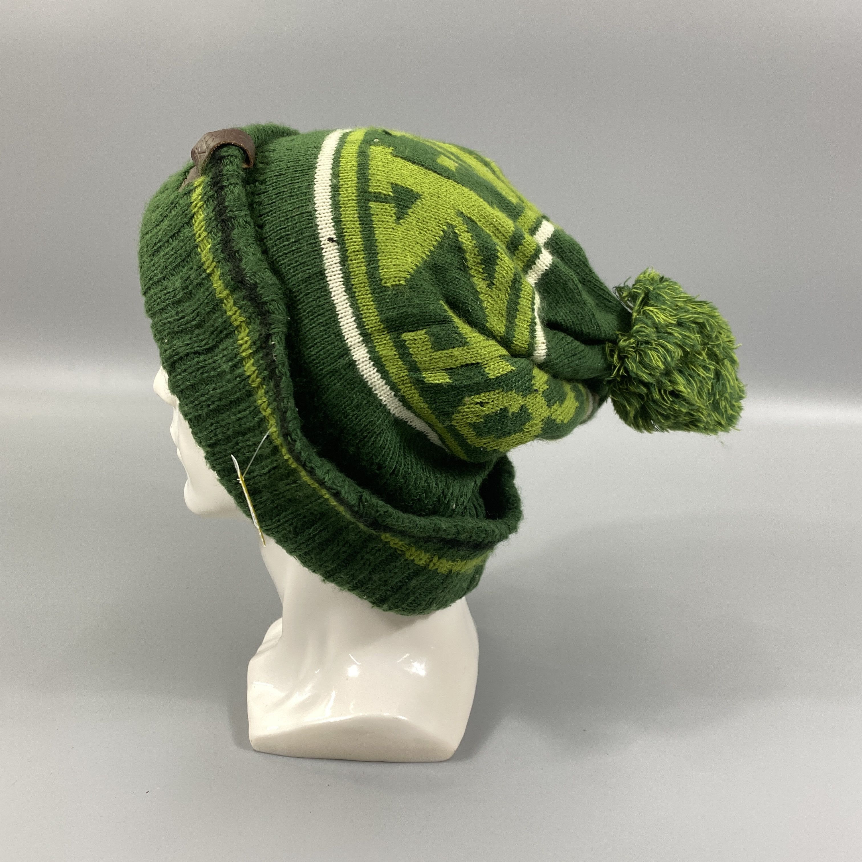 Japanese Brand Oaks Snow Beanie Hats With Pom Pom -BN1065 Size ONE SIZE - 1 Thumbnail