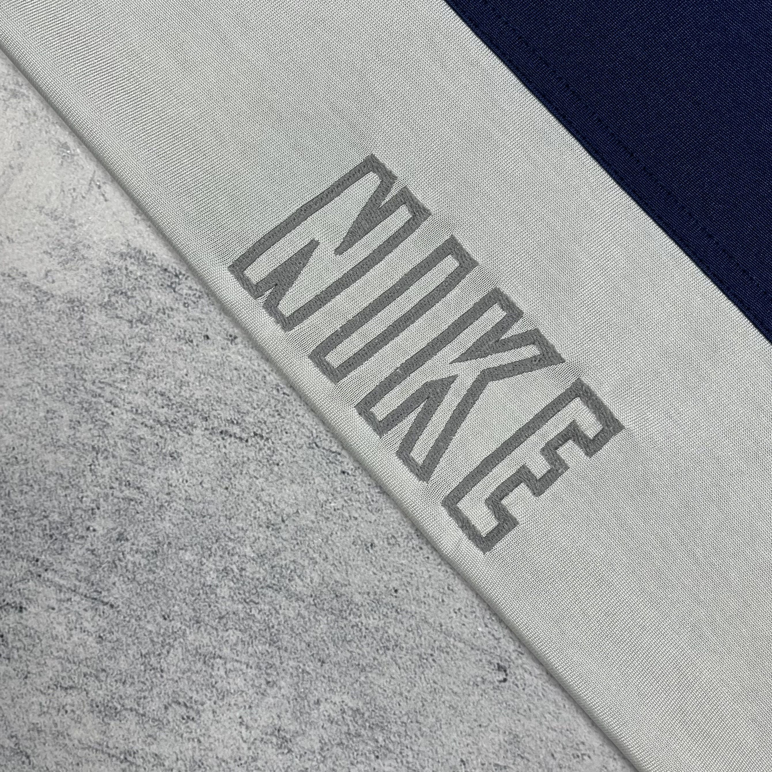 Nike Iconic Vintage Nike Big Logo Rare Jersey Shirt 90’s Size US L / EU 52-54 / 3 - 7 Thumbnail