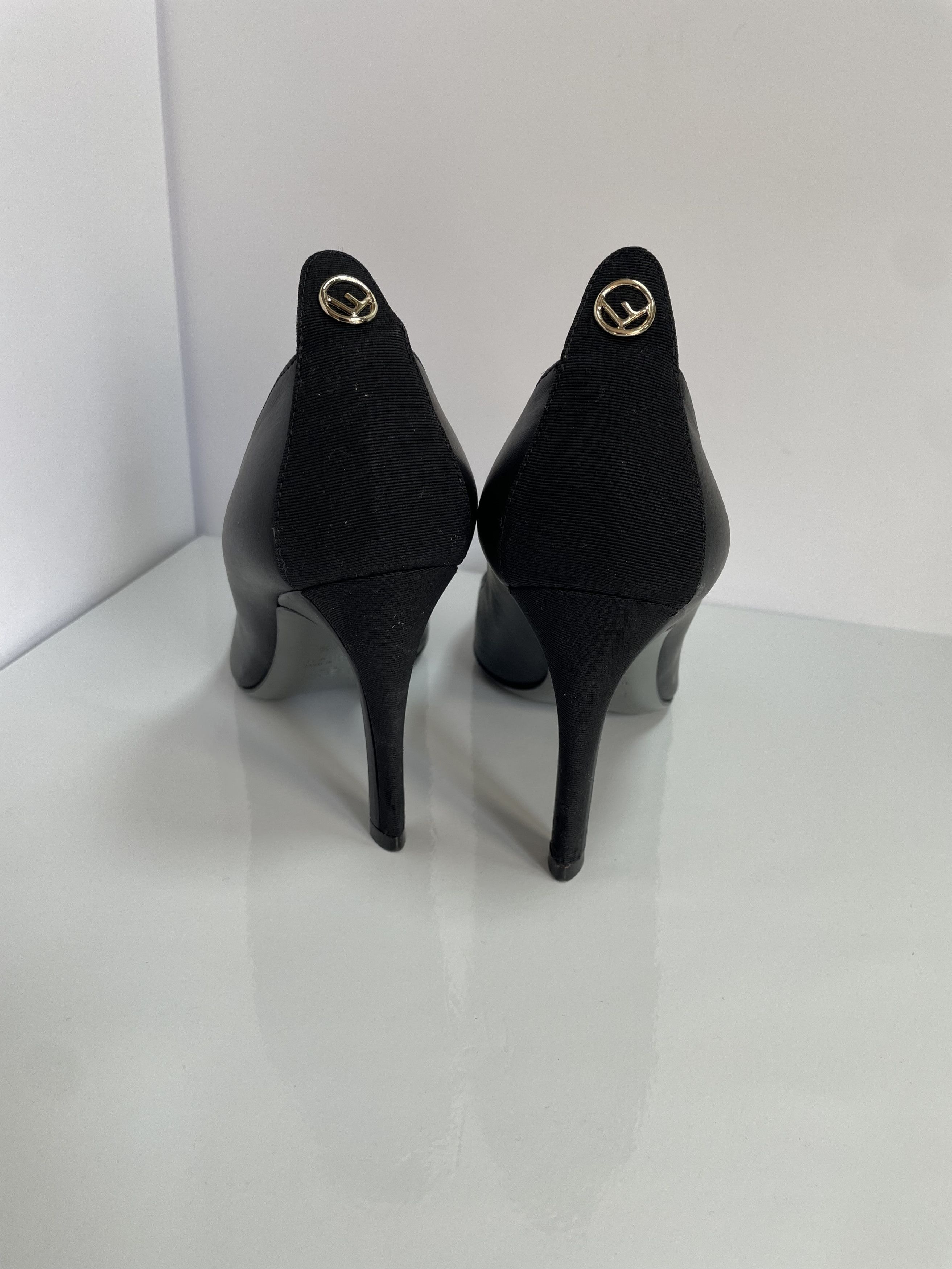 Fendi Fendi leather pumps Size US 7.5 / IT 37.5 - 5 Thumbnail