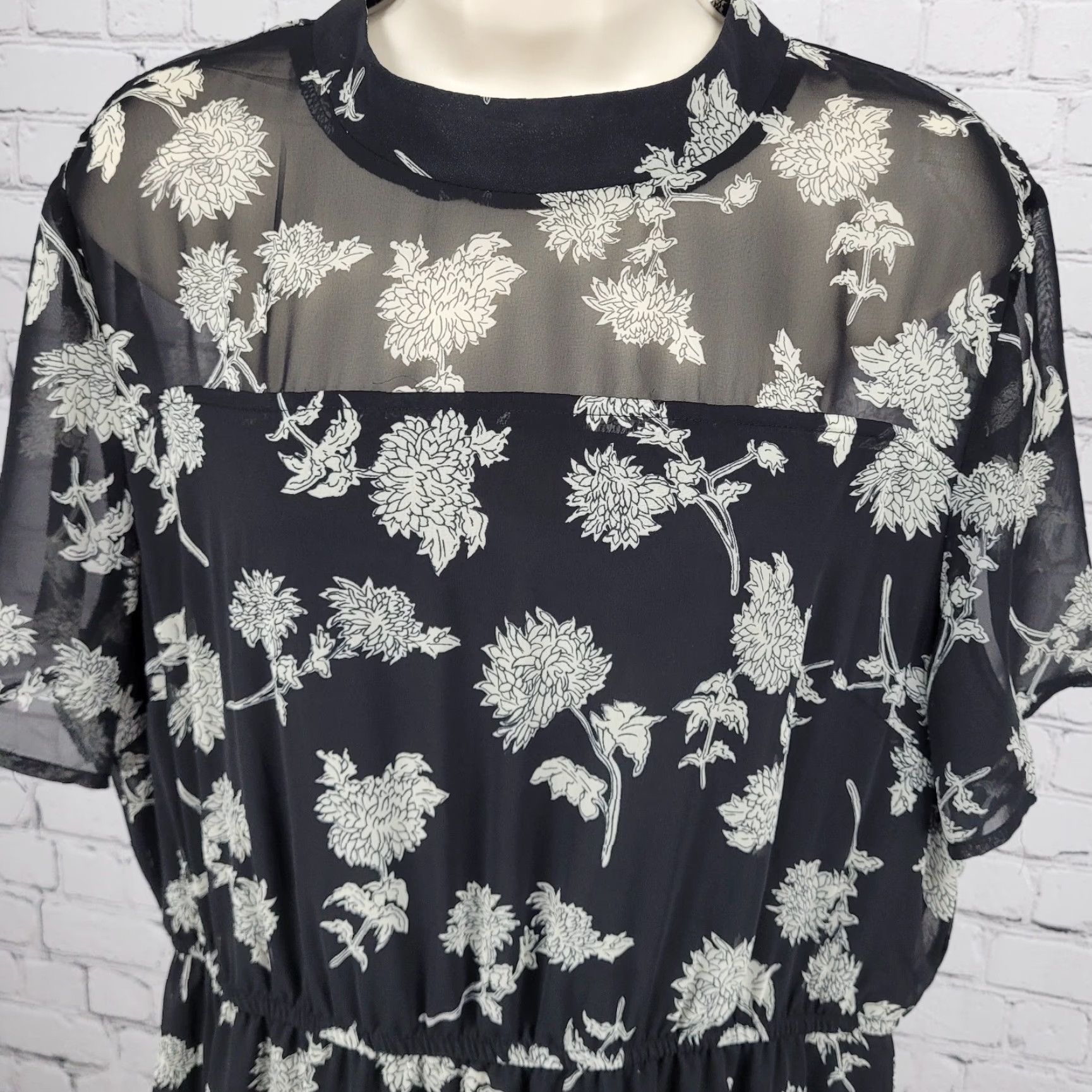 Lulus Lulus Black Floral Chiffon Short Sleeve Lined Tiered Midi Sun Dress XL Size 40" / US 18 - 5 Thumbnail