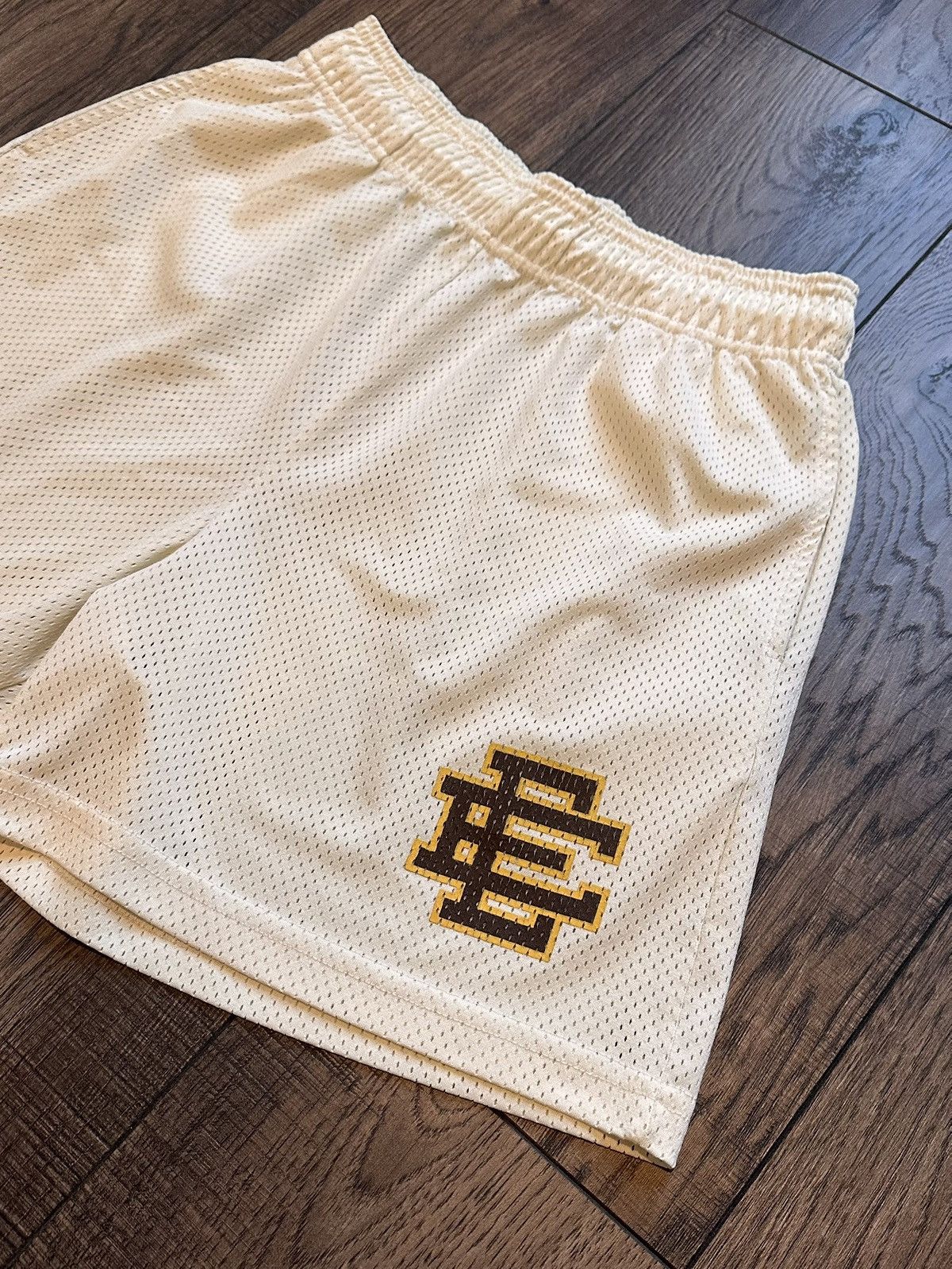 Eric Emanuel Eric Emanuel Basic Short Antique White Yellow Brown Sz Large Size US 34 / EU 50 - 3 Thumbnail