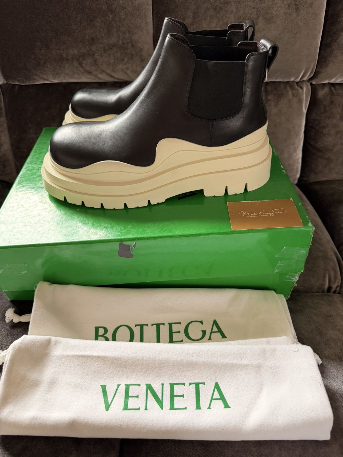 Bottega Veneta BNWT ! Rare $1100 Bottega Veneta Chelsea Leather Lug Boots Size US 11 / EU 44 - 5 Thumbnail