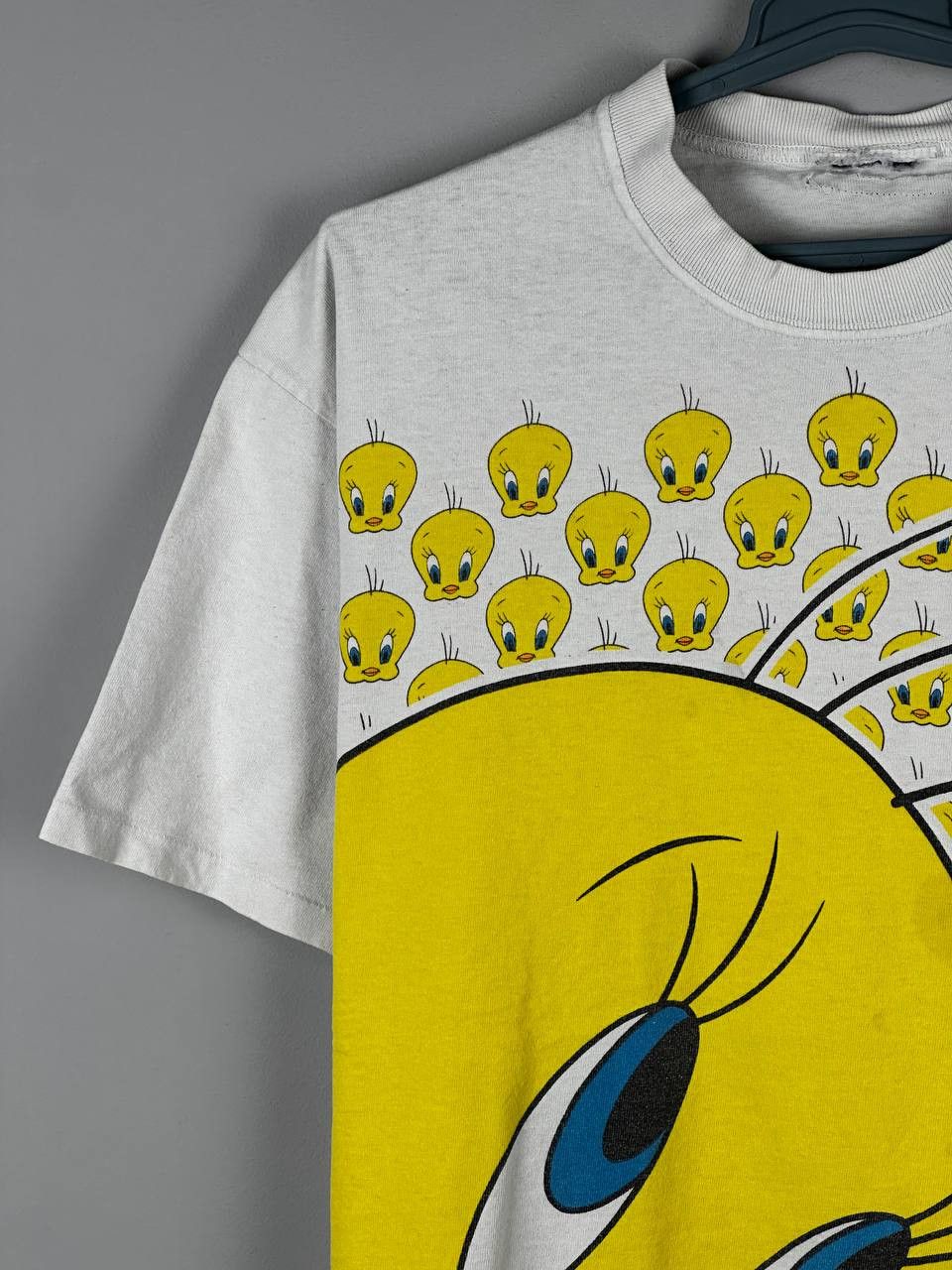 Vintage Vintage 1993 Tweety Bird Looney Toones T Shirt All Over Prin Size US L / EU 52-54 / 3 - 4 Thumbnail