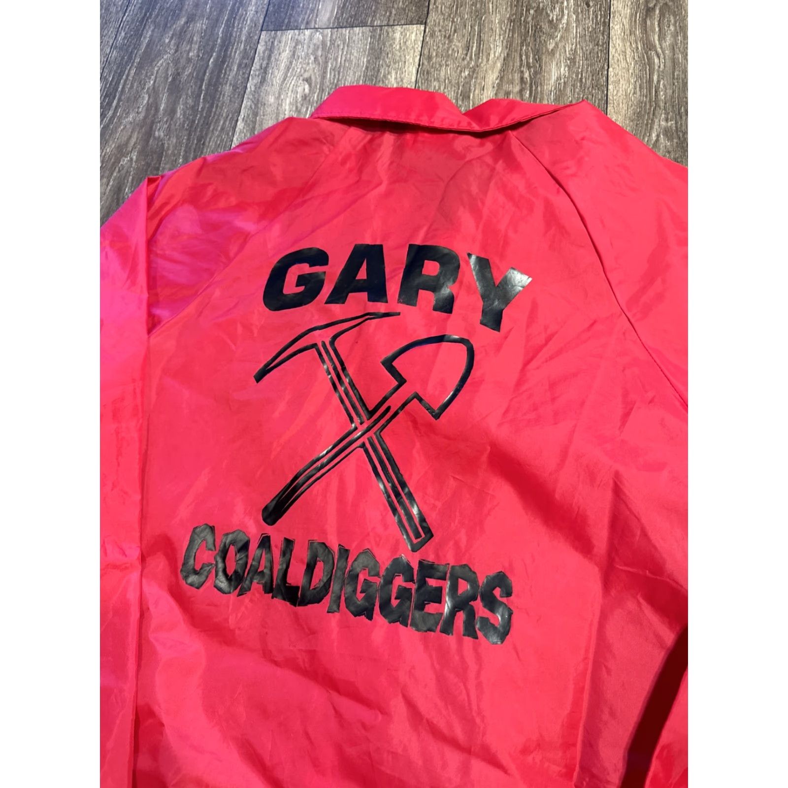 Vintage VINTAGE Gary High School Coaldiggers West Virginia Red Windbreaker Jacket Medium Mens M Red Windbreaker School 90s Size US M / EU 48-50 / 2 - 2 Thumbnail