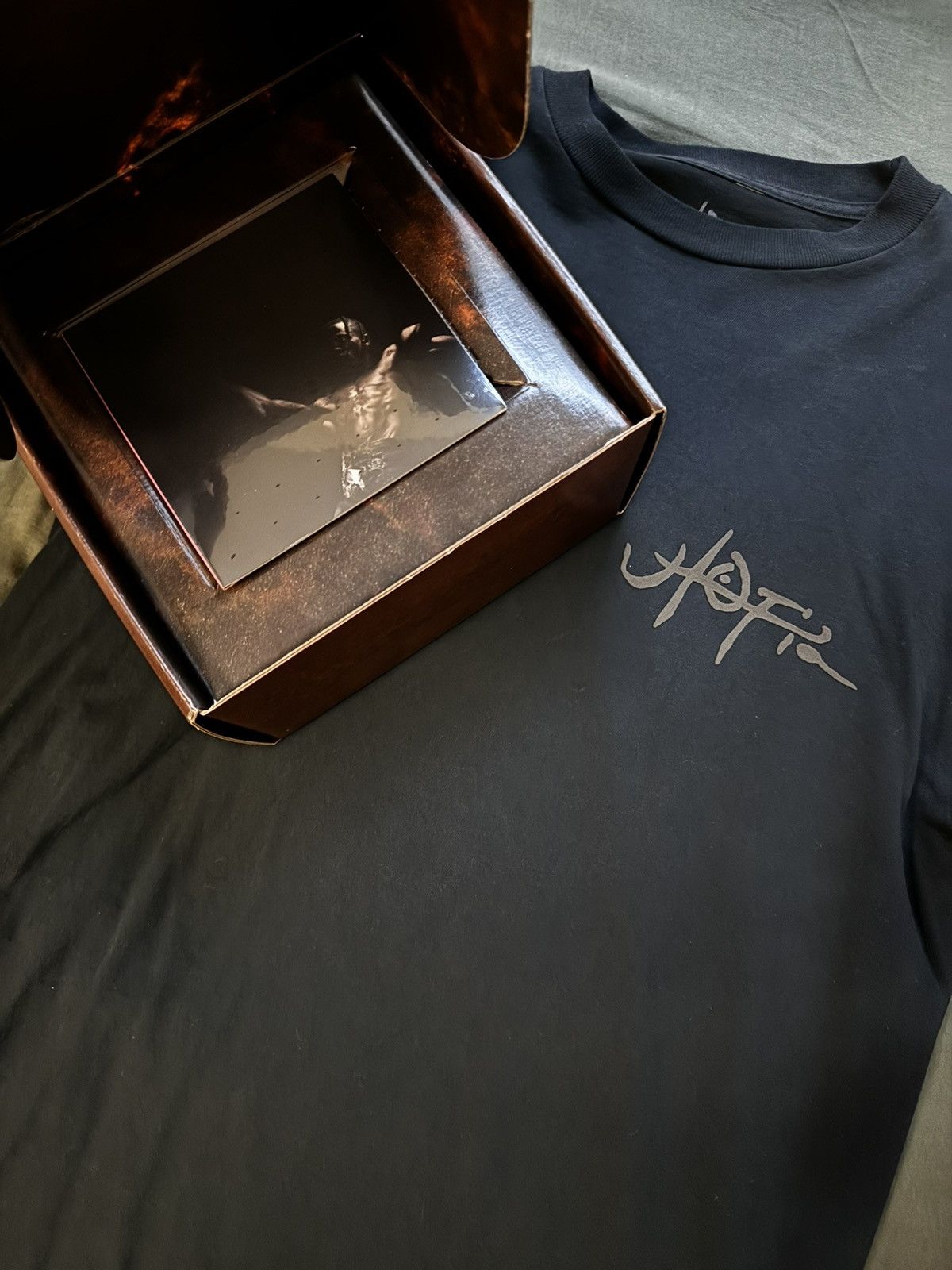 Travis Scott Travis Scott Utopia Long Sleeve face tee Size US M / EU 48-50 / 2 - 5 Thumbnail