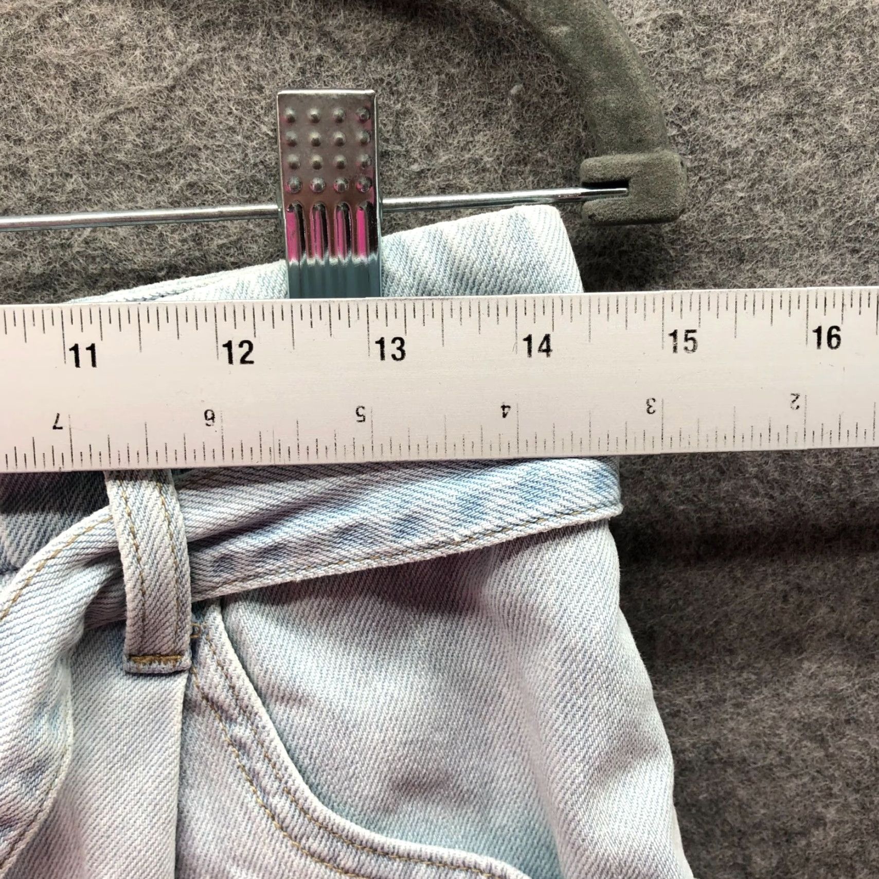 Uniqlo Uniqlo High Waisted Wide Leg Belted Denim Shorts Womens 25 Light Blue Wash Size 42" / US 20 - 4 Thumbnail
