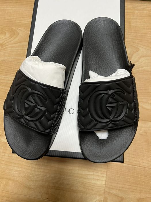 Gucci women's discount matelassé rubber slides