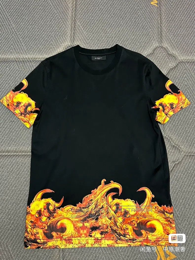 Other Givenchy Flame Short Sleeve S, No Accessories Size US S / EU 44-46 / 1 - 1 Thumbnail