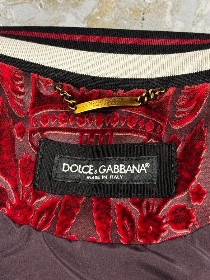 Dolce & Gabbana 2010s Dolce & Gabbana Red Baroque Pattern Velvet Puffer Jacket Size US M / EU 48-50 / 2 - 10 Thumbnail
