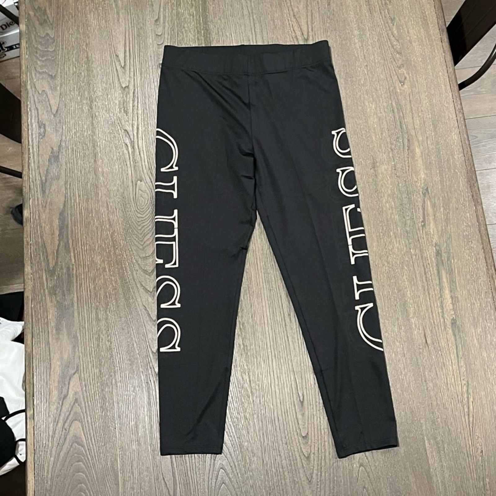 Guess NWOT Guess Black Cropped Capri Leggings Logo Print Size L Size 30" / US 8 / IT 44 - 1 Thumbnail