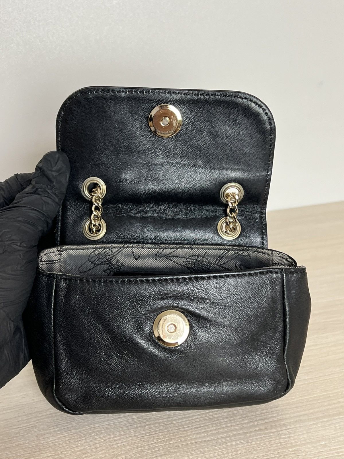Vivienne Westwood small Saffiano crossbody bag with gold orb and chain Size ONE SIZE - 8 Thumbnail