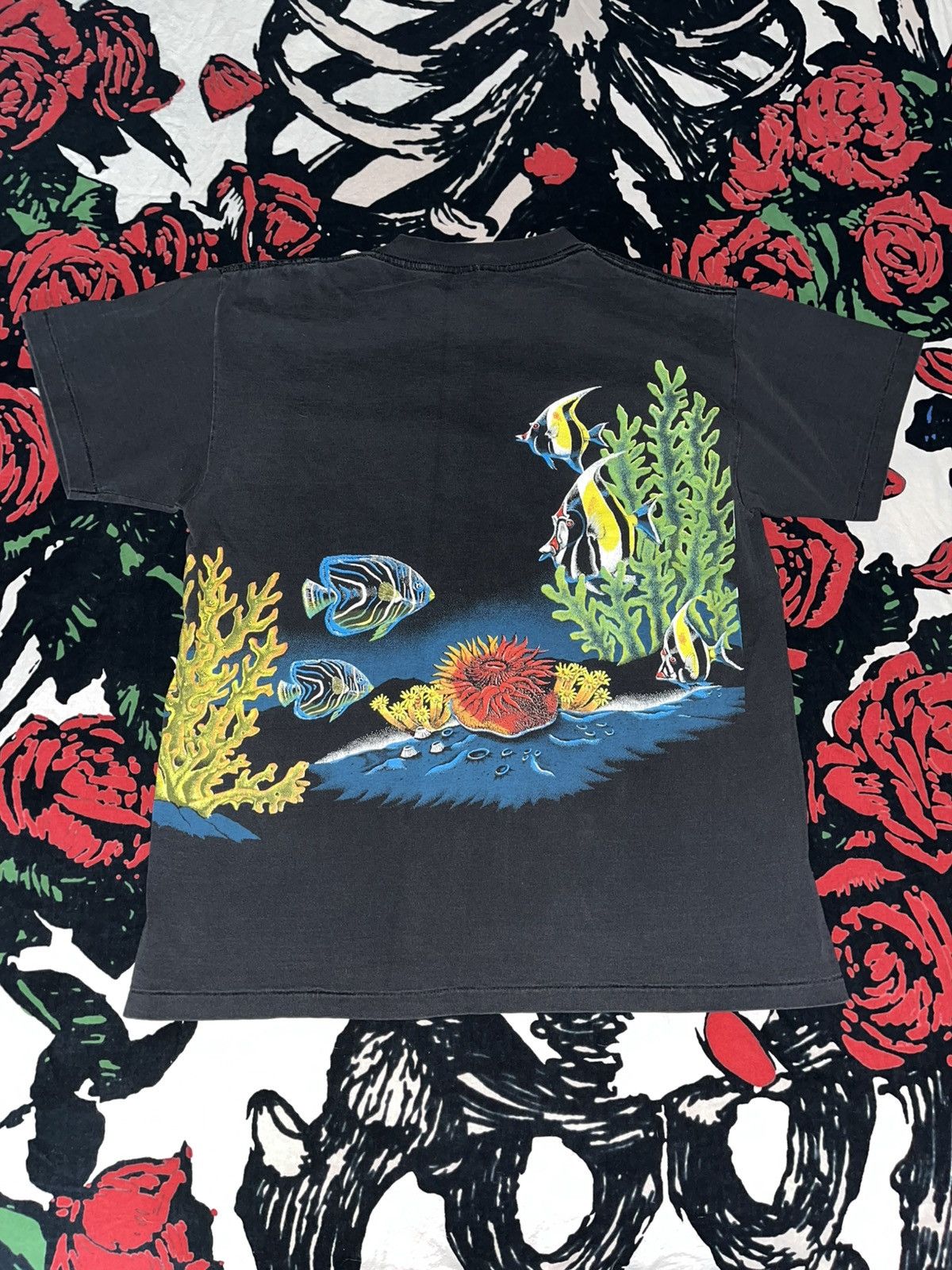 Other Crazy 90’s Faded Thrashed ERD Underwater Fish Wraparound Tee Size US L / EU 52-54 / 3 - 3 Thumbnail