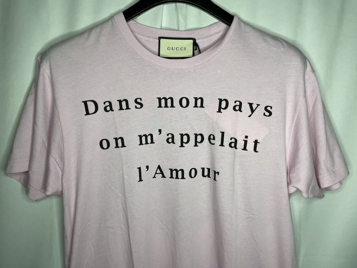 Gucci Gucci Dans Mon Pays On M'Appelait L'Amour T-Shirt Size US XXS / EU 40 - 3 Thumbnail