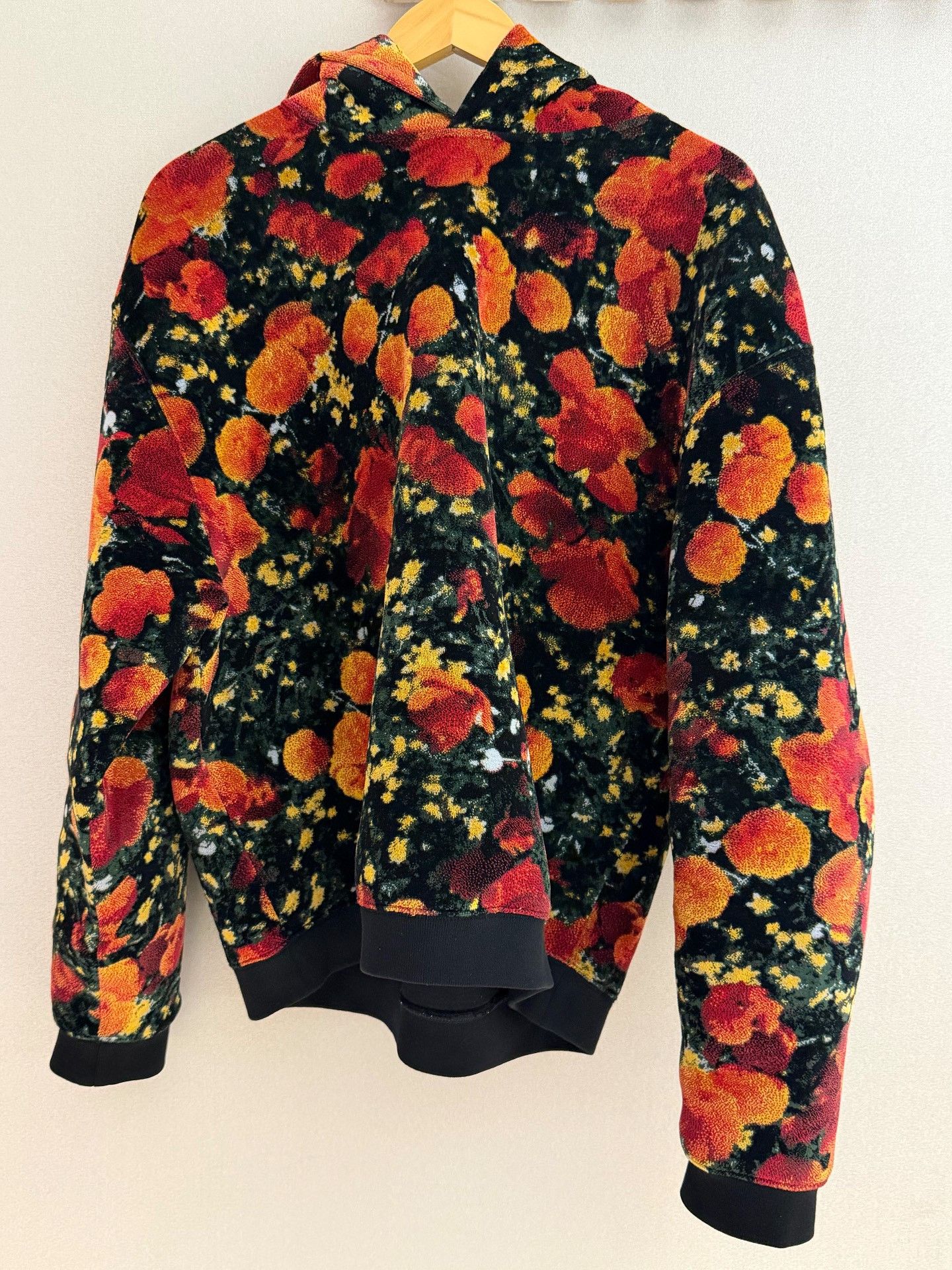 Louis Vuitton Louis Vuitton Runway Velvet Floral Hoodie Size L / US 10 / IT 46 - 1 Thumbnail