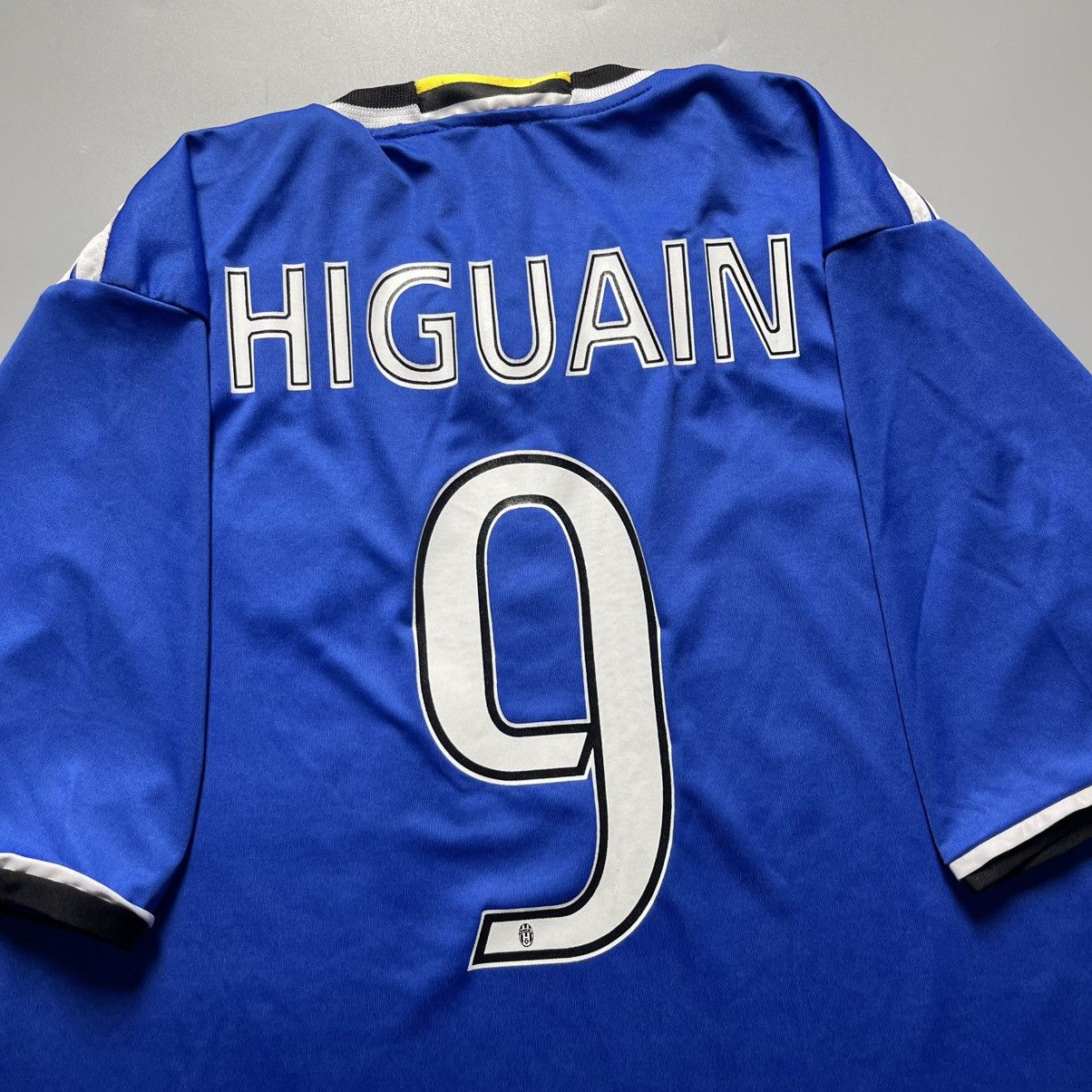 Vintage JUVENTUS ADIDAS 2016/2017 FOOTBALL AWAY JERSEY #9 HIGUAIN Size US L / EU 52-54 / 3 - 8 Thumbnail