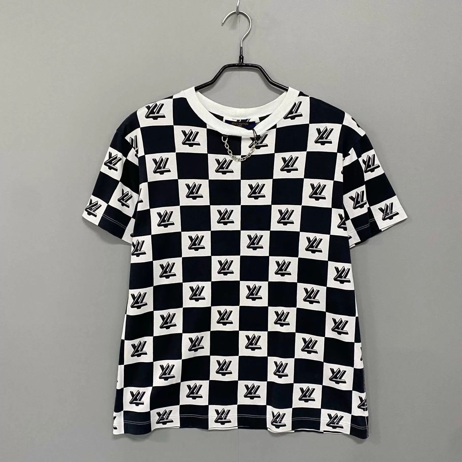Louis Vuitton LV Black & White Checkered Logo Chain Short Sleeve Tee M Size M / US 6-8 / IT 42-44 - 1 Thumbnail