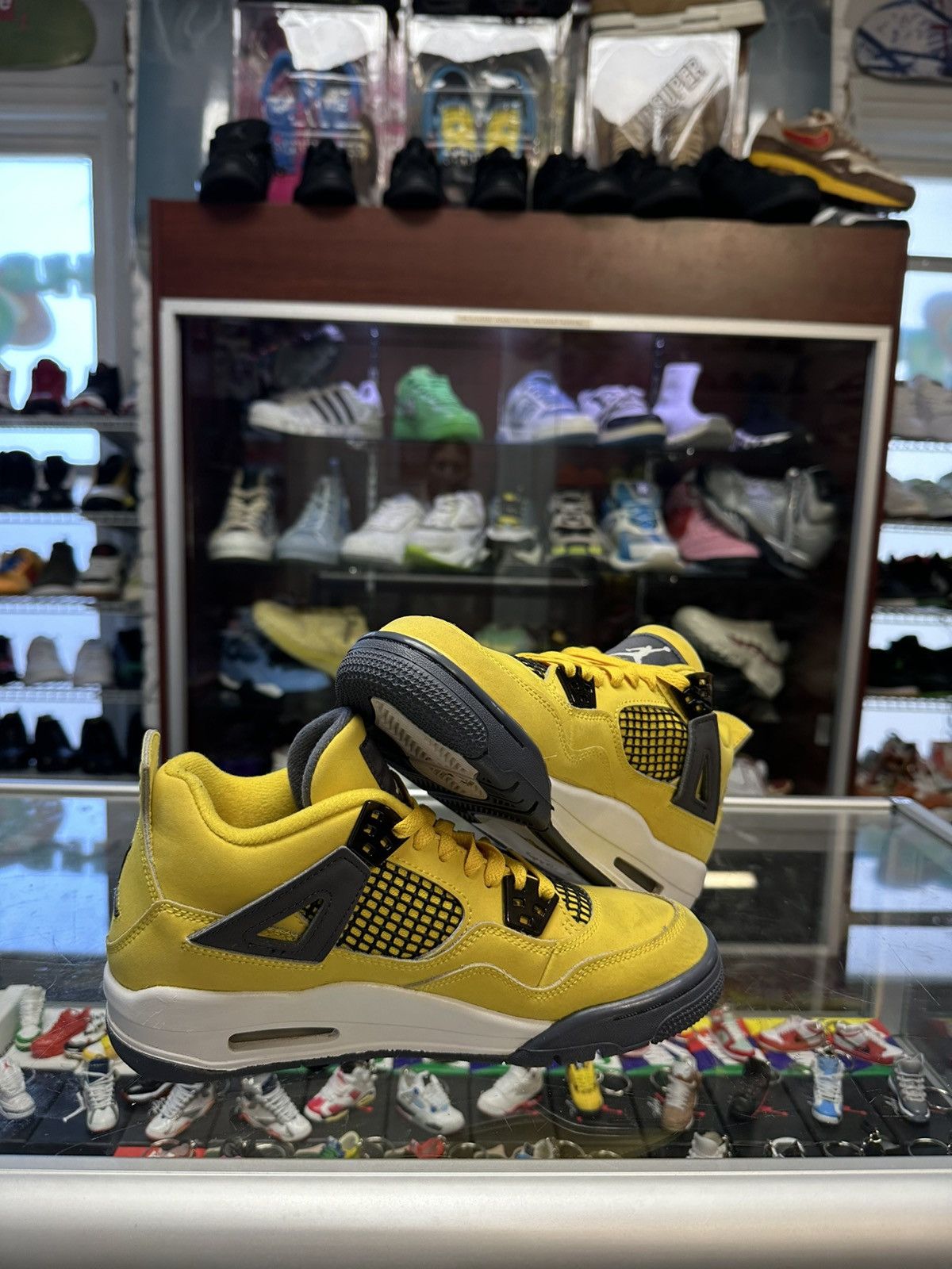 Jordan Brand Jordan 4 ‘Lightning’ Size US 5.5 / EU 38 - 2 Thumbnail