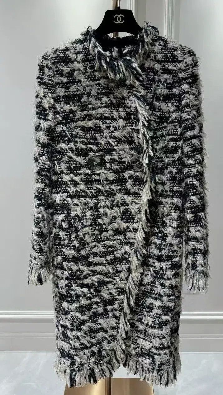 Chanel Chanel Metropolitan Series Tweed Shiny Coat Size XS / US 0-2 / IT 36-38 - 1 Thumbnail