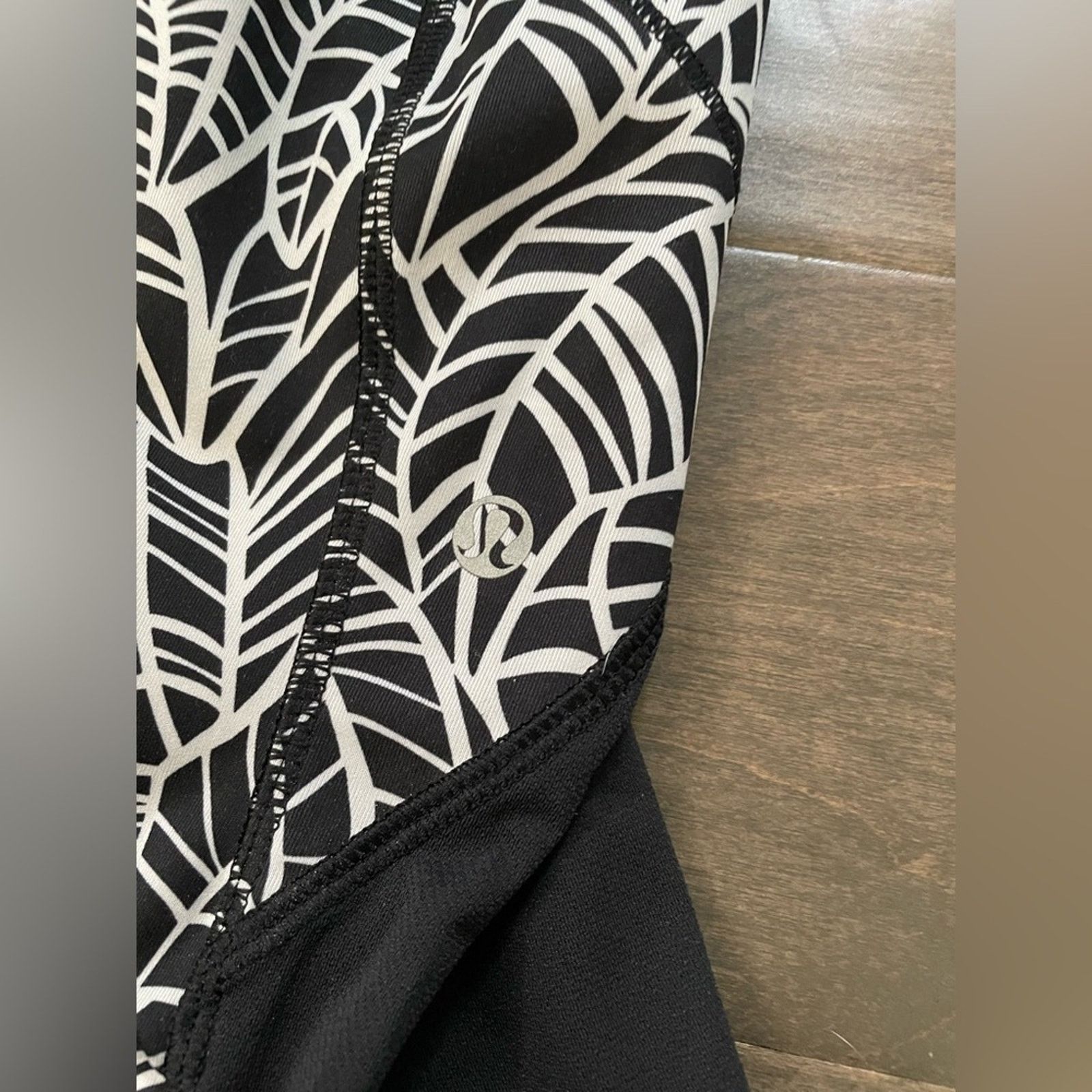 Lululemon Lululemon Black and Gray patterned tights - size 8 Size 30" / US 8 / IT 44 - 7 Thumbnail