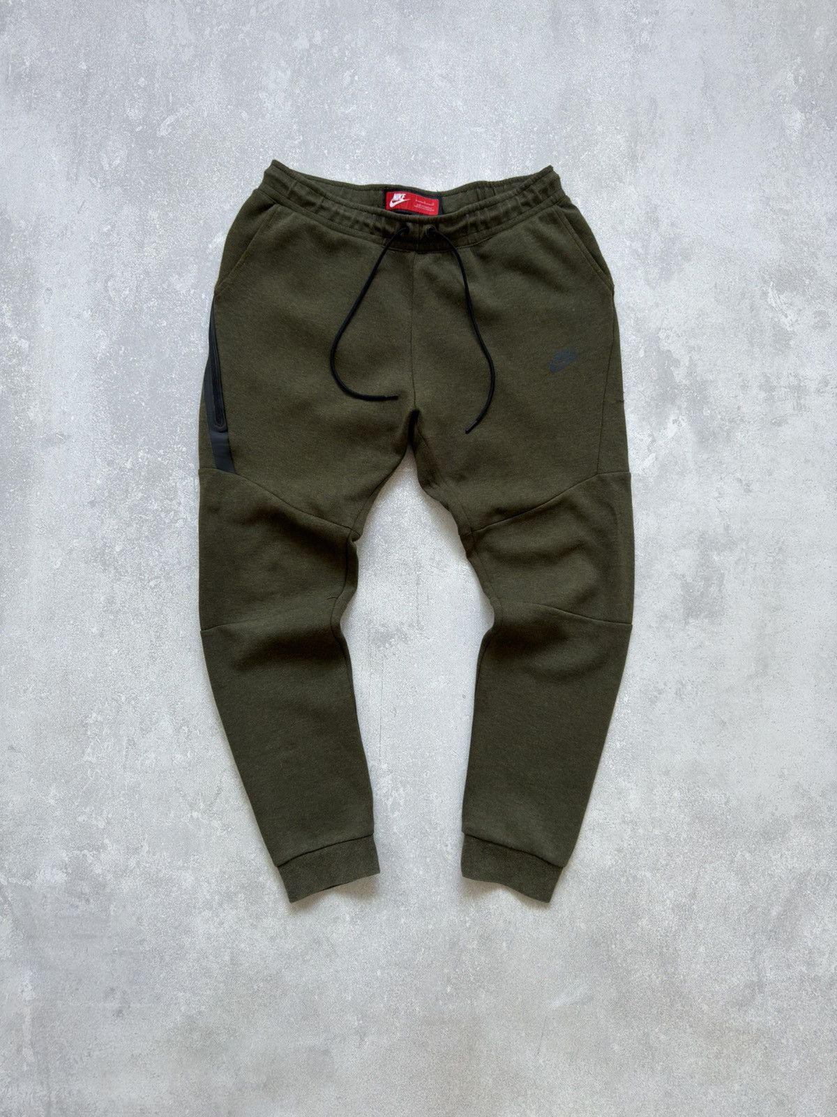 Nike Tech Fleece Jogger Pants (sz. top L)