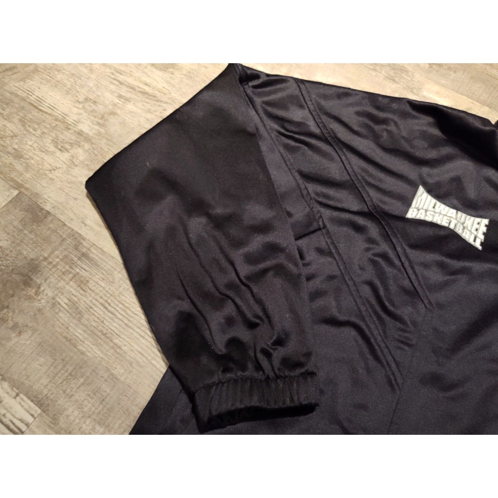 Nike Vintage Nike Air UW Milwaukee Panthers Basketball Full Zip Jacket Size M Black Size US 31 - 4 Thumbnail