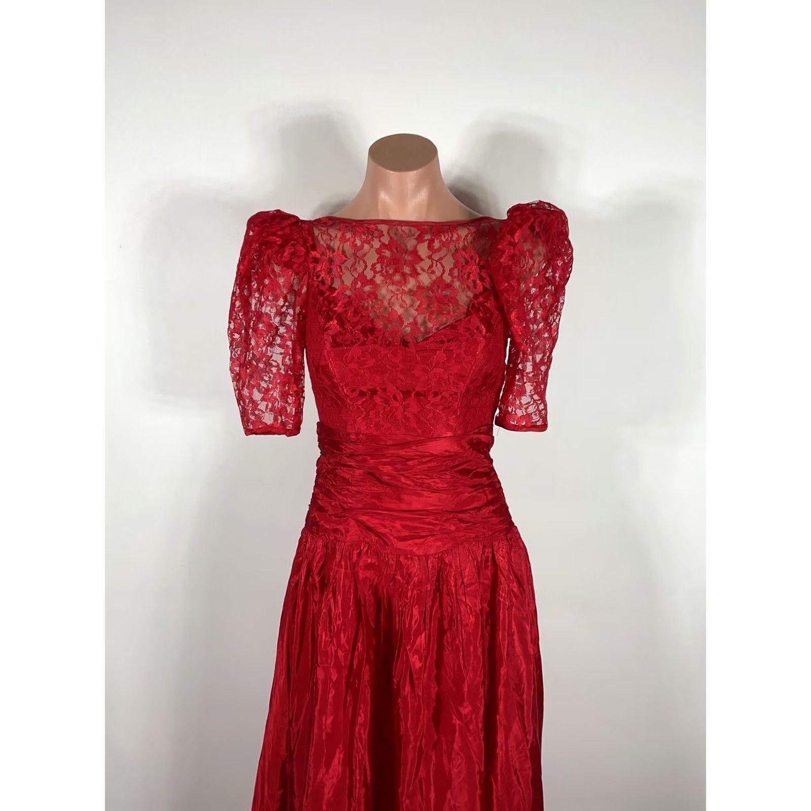 Vintage VINTAGE UNIONMADE Dress Bubble Sleeve Red Lace 1980s Prom Gown 4 Womens Size S / US 4 / IT 40 - 3 Thumbnail