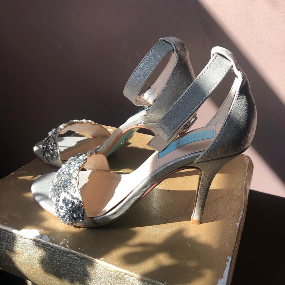 Designer Strap heels pumps. Silver with pearls and stones. Size US 6.5 / IT 36.5 - 11 Thumbnail