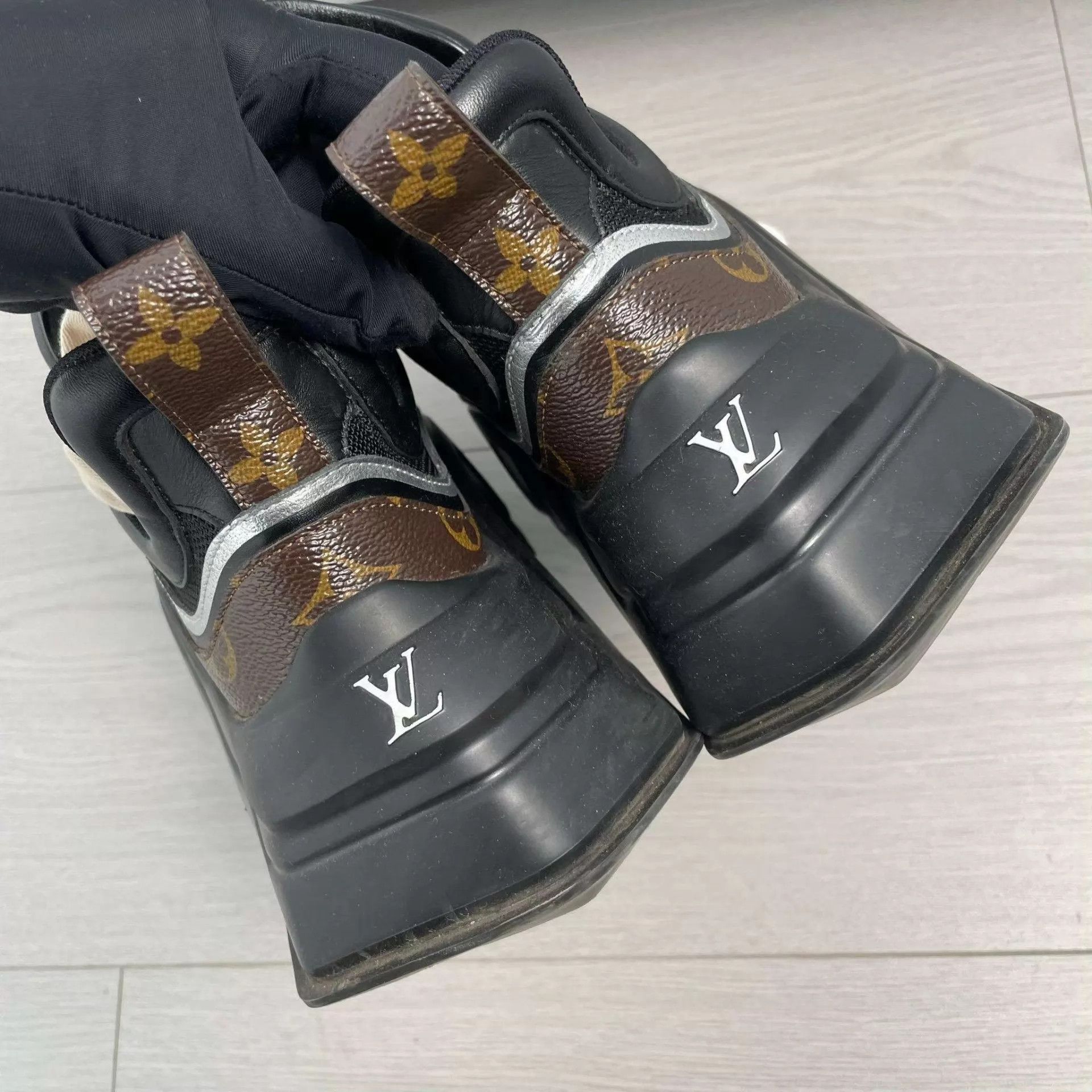Louis Vuitton Louis Vuitton Archlight Sneakers 36.5 Size US 6 / IT 36 - 3 Thumbnail