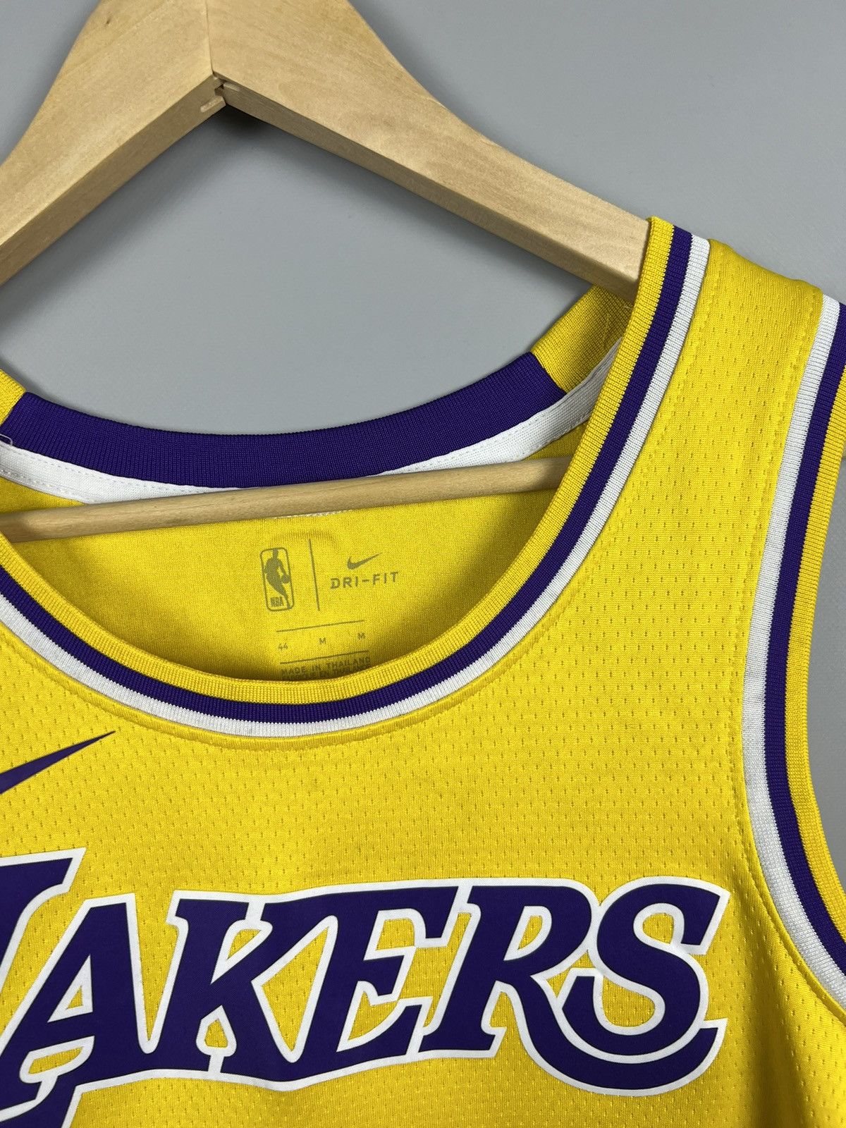 Nike Los Angeles Lakers Lebron James 23 Jersey Size US M / EU 48-50 / 2 - 6 Thumbnail