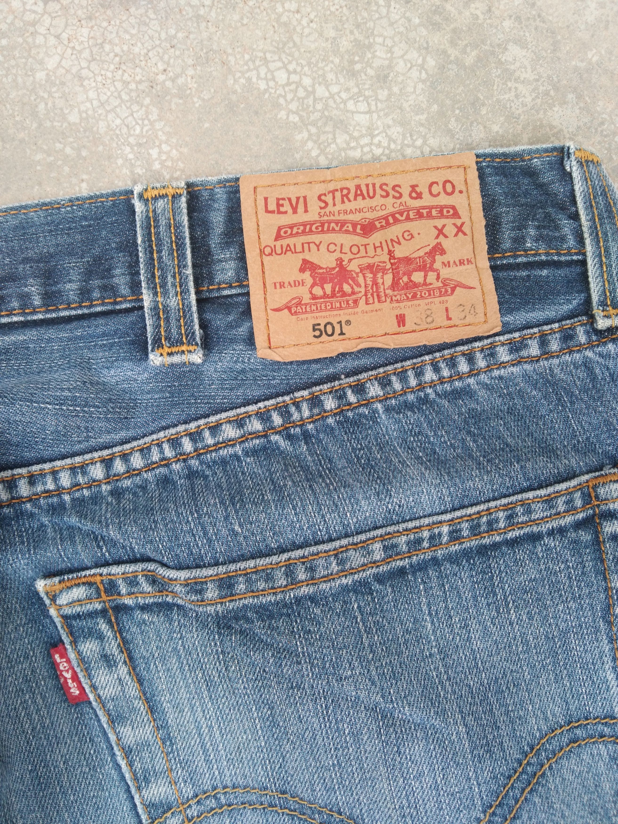 Levi's Vintage Levi's 501 Faded Blue Straight Leg Jeans 38x32 Size US 38 / EU 54 - 3 Thumbnail