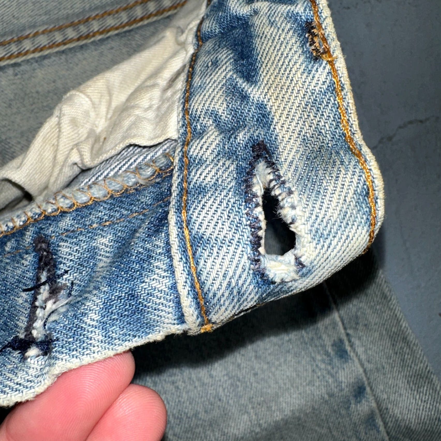 Levi's VINTAGE Levi's 501 XX Jeans Light Wash Distressed 27x28 USA 80s Mens Size US 27 - 7 Thumbnail