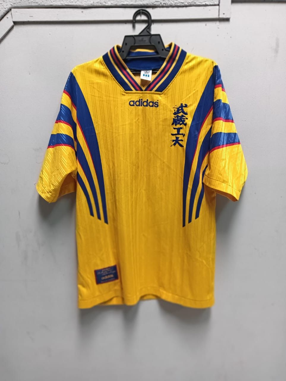 Adidas × Vintage Vintage Adidas Sweden 96/98 template jersey Size US L / EU 52-54 / 3 - 1 Thumbnail