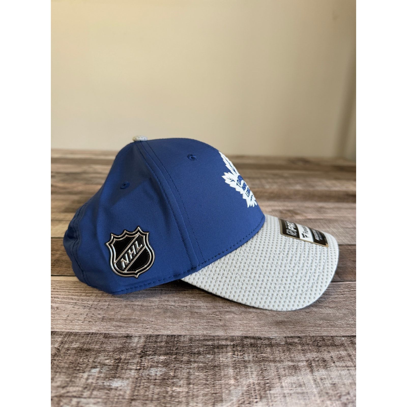 NHL NWT Toronto Maple Leafs Snapback Hat Size ONE SIZE - 6 Thumbnail