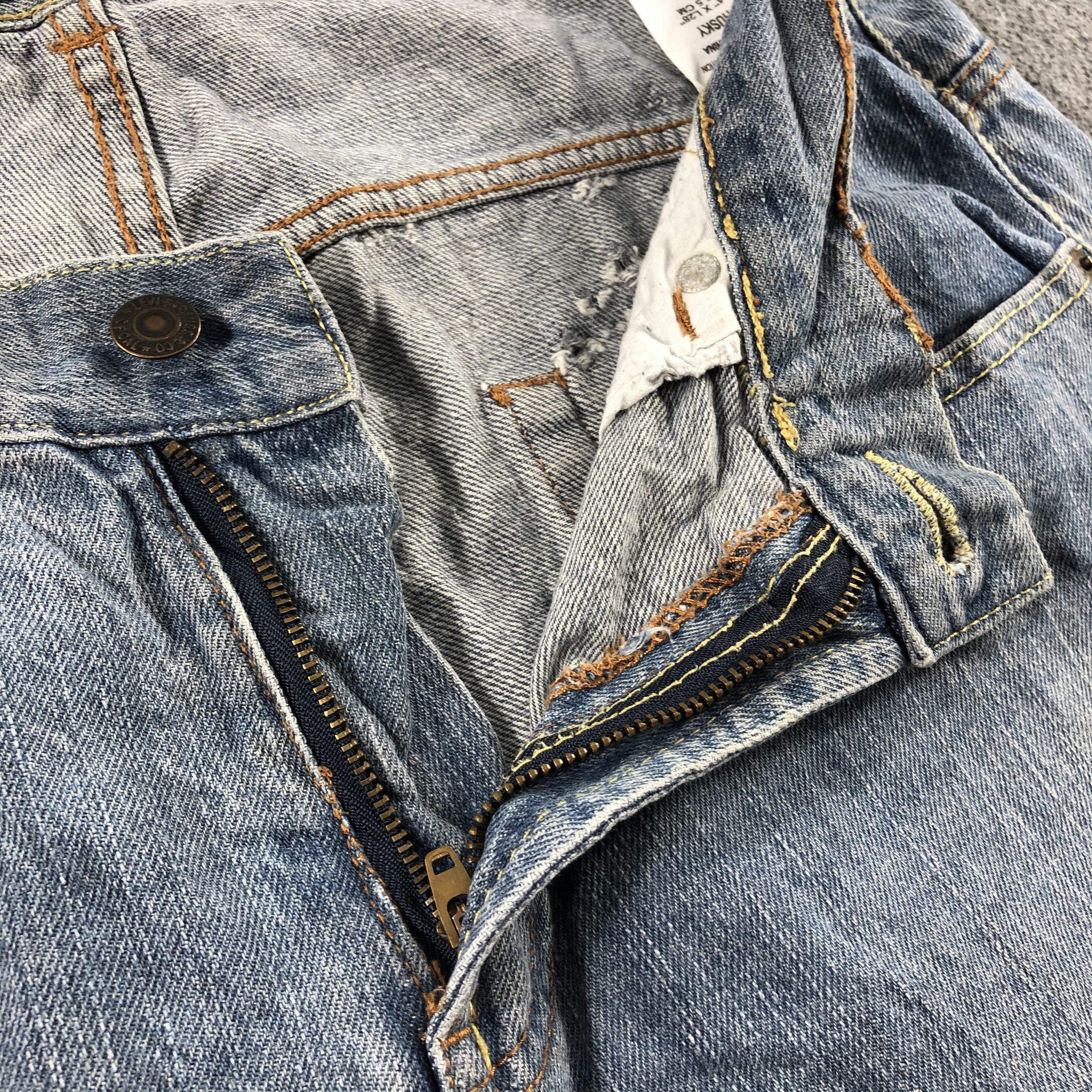 Levi's Vintage Blue Wash Levis 550 Jeans-J2526 Size US 35 - 10 Thumbnail