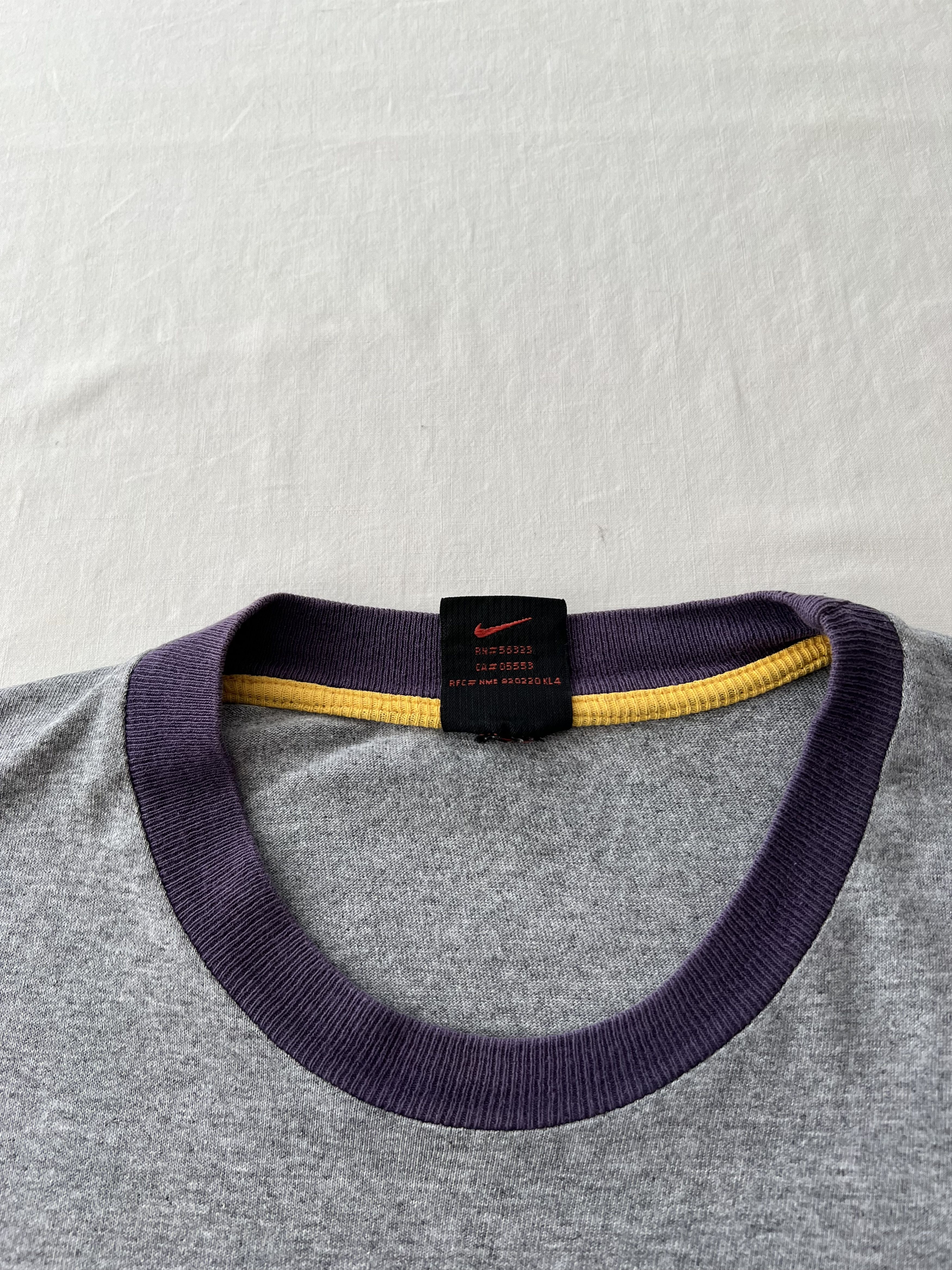 Nike Vintage 90s Nike Embroidered Logo Gray T-shirt Size US XL / EU 56 / 4 - 7 Thumbnail