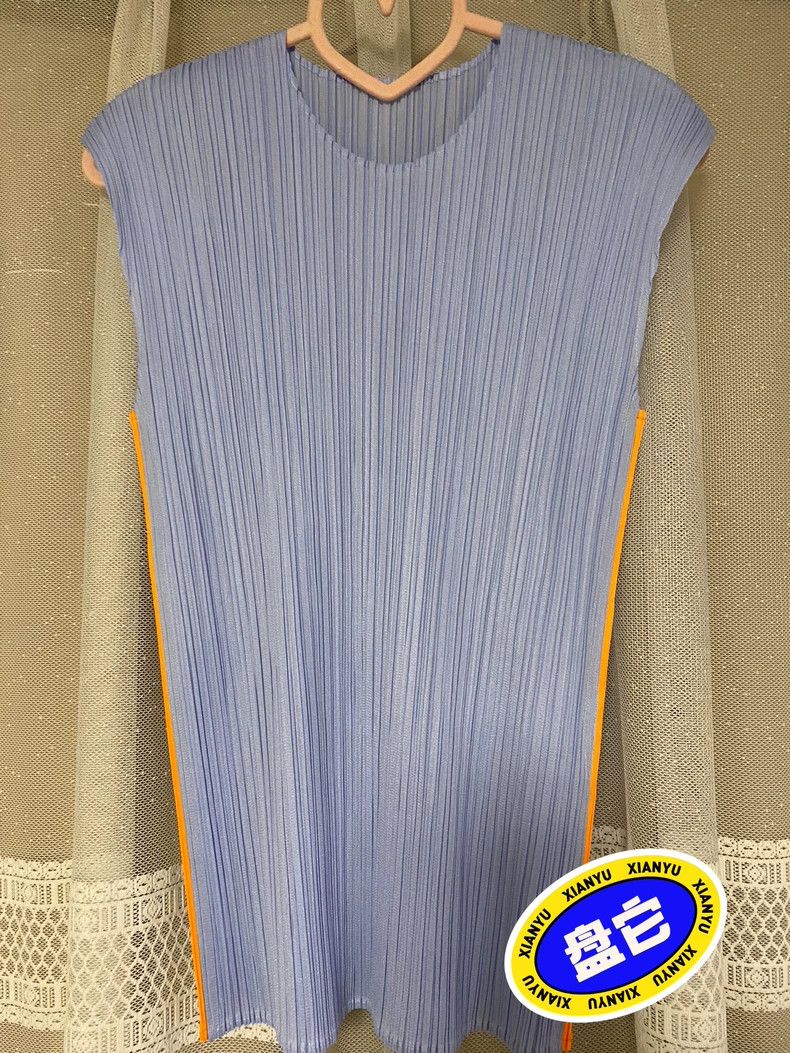 Issey Miyake Issey Miyake size:3 Light blue pleated vest Size M / US 6-8 / IT 42-44 - 1 Thumbnail