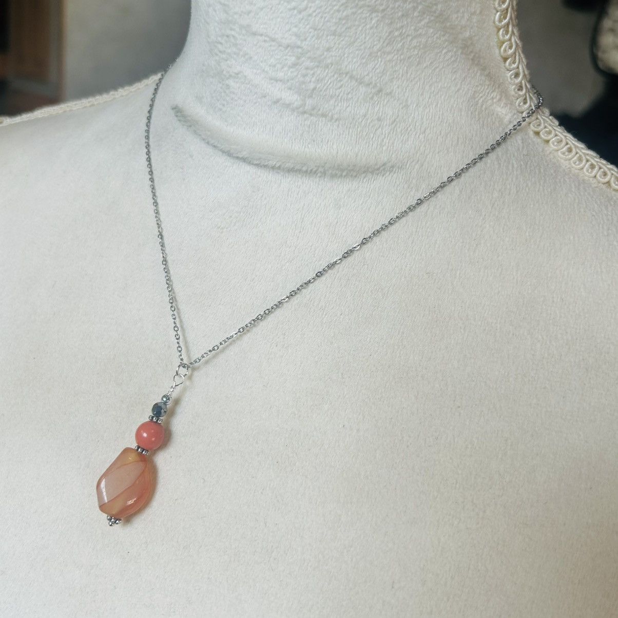 Handmade Handcrafted vintage carnelian agate beaded pendant necklace Size ONE SIZE - 4 Thumbnail