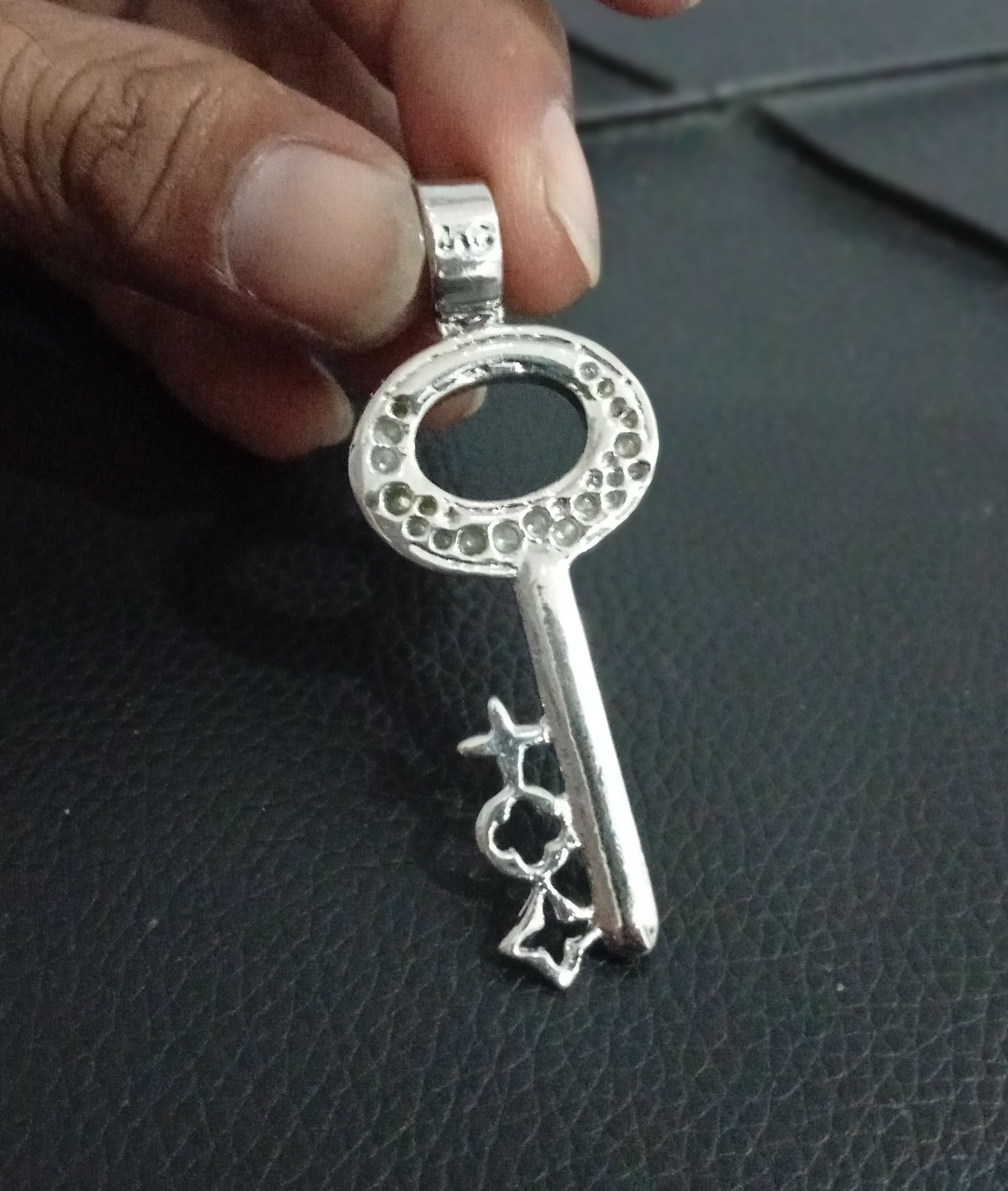 Louis Vuitton Louis Vuitton key necklace pendant Size ONE SIZE - 2 Thumbnail