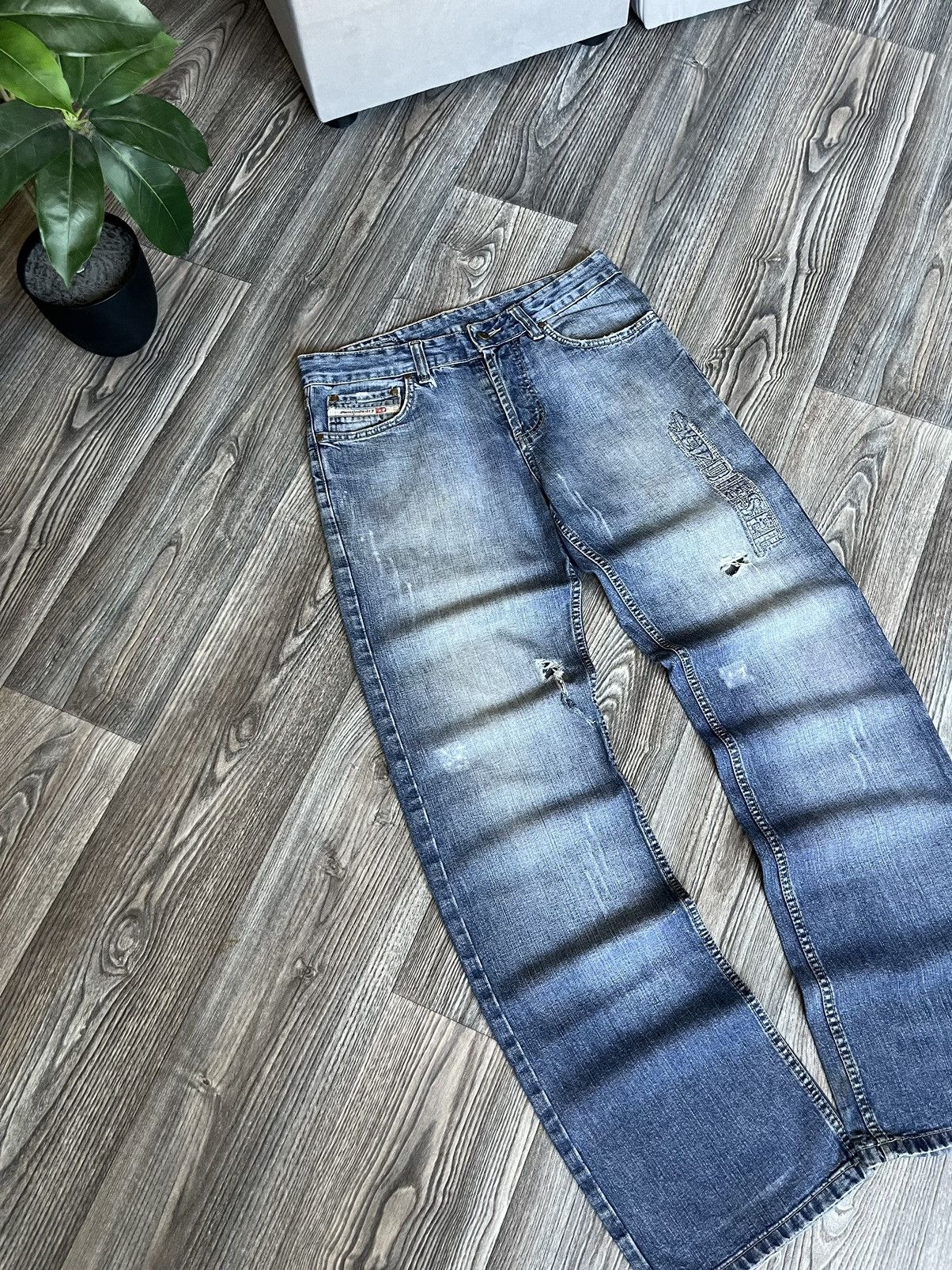 Diesel DIESEL WASHED DISTRESSED FLARED BIG LOGO BLUE Y2K JEANS Size US 31 - 3 Thumbnail