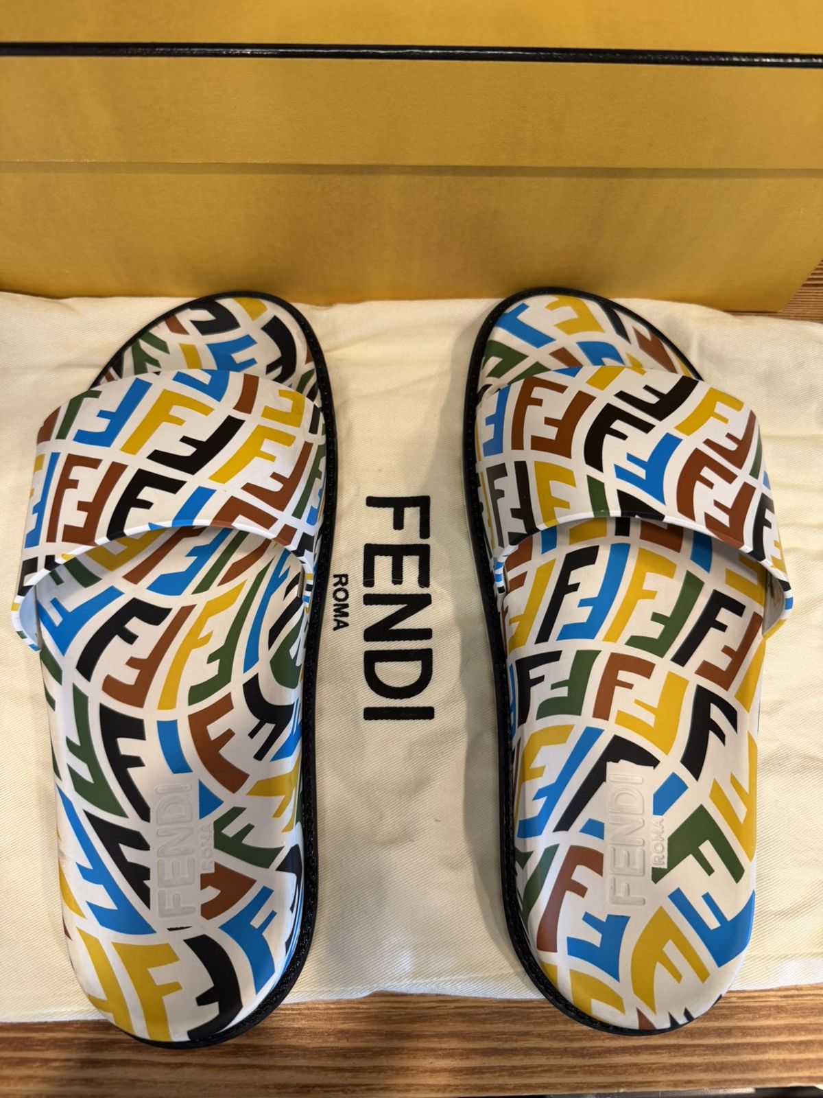 Fendi FF Fendi Vertigo Print Slides Size US 7 / EU 40 - 1 Thumbnail