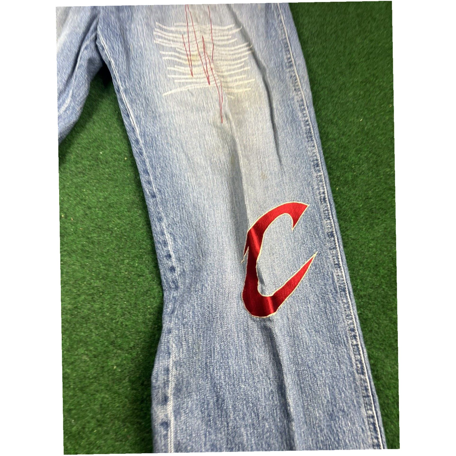 NBA RARE UNK NBA Cleveland Cavaliers Denim Jeans Embroidered Men Sz 42/33 Size US 42 / EU 58 - 2 Thumbnail