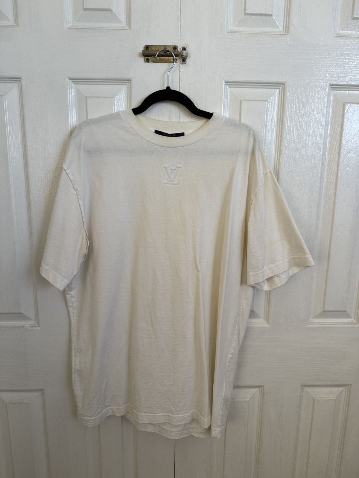 Louis Vuitton Louis Vuitton Embossed T Shirt Size US XL / EU 56 / 4 - 1 Thumbnail