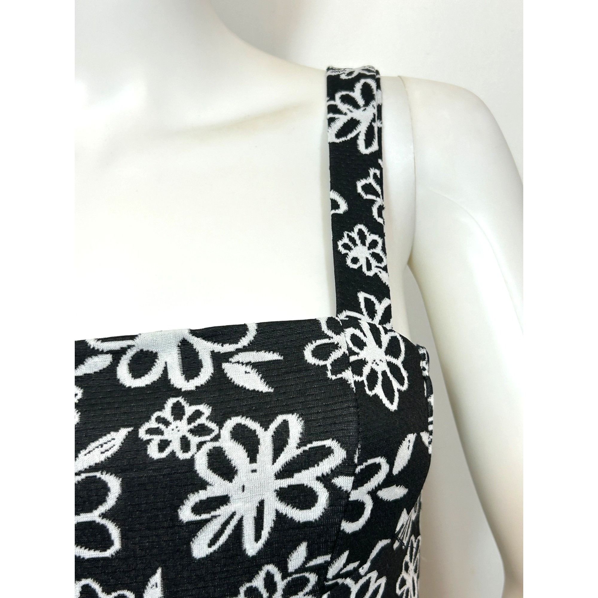 Forever 21 Forever 21 Mini Dress S Sleeveless Black White Floral Fitted Size S / US 4 / IT 40 - 10 Thumbnail