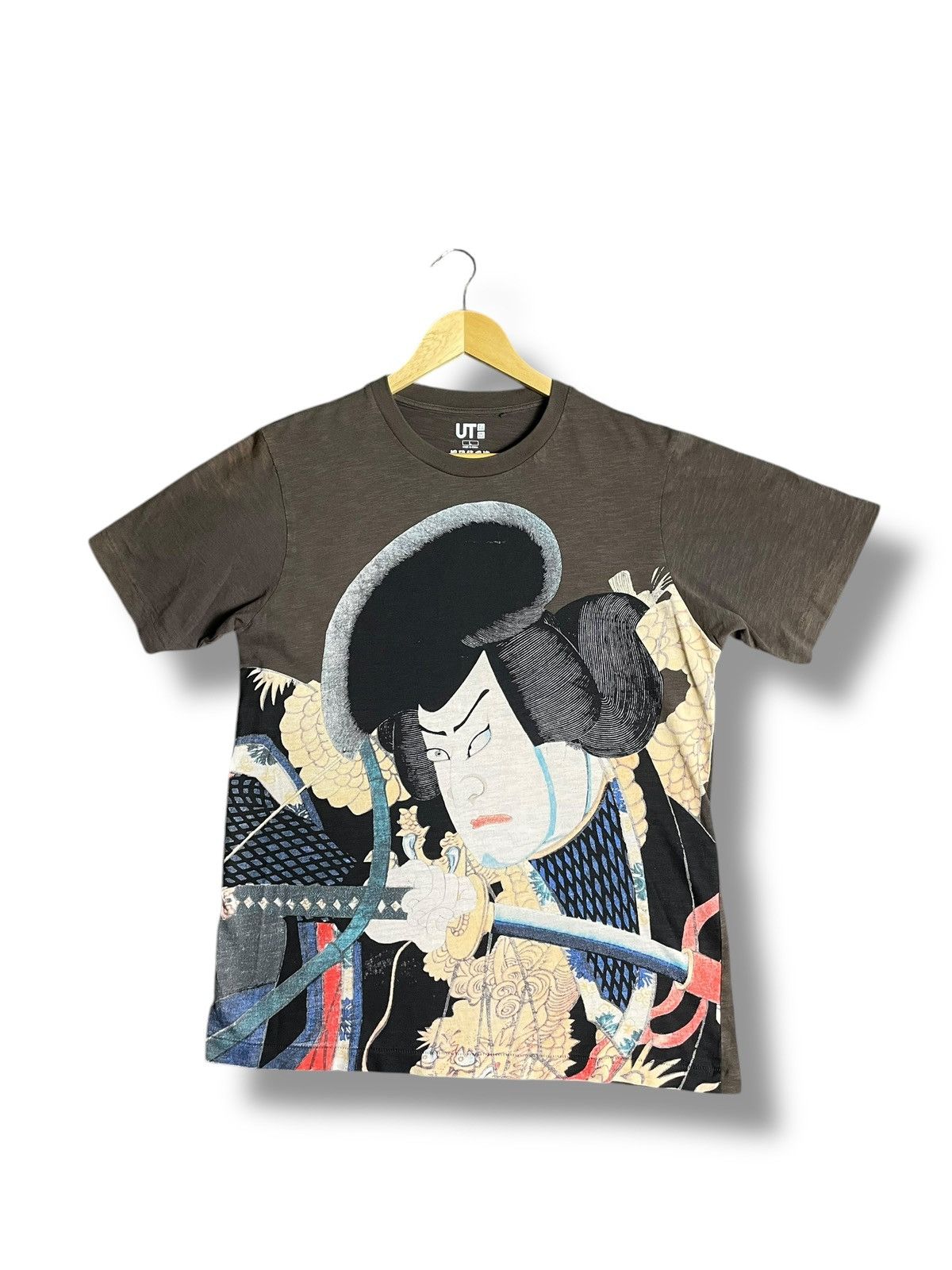 Japanese Brand Uniqlo x Geisha Men’s Short Sleeve Tshirt (26) Size US L / EU 52-54 / 3 - 1 Thumbnail