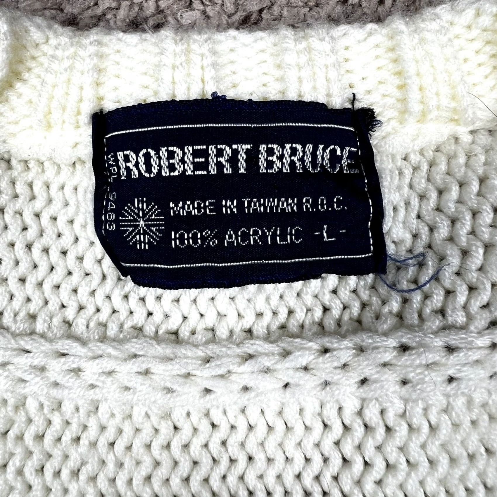 Vintage VINTAGE Robert Bruce Sweater Mens Large V-Neck Pullover Knit 100% Acrylic Beige Long Sleeve 90s Outdoor Style Regular Size US L / EU 52-54 / 3 - 2 Thumbnail
