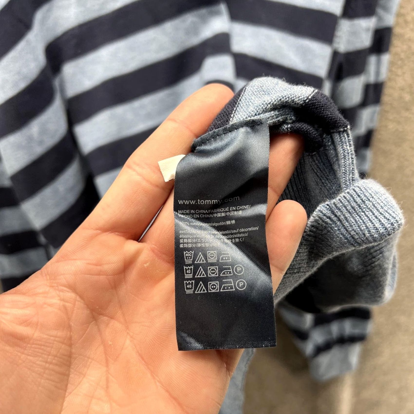 Tommy Hilfiger Tommy Hilfiger Sweater Womens Large Blue Gray Stripe V-Neck Cotton Logo Knit Size L / US 10 / IT 46 - 4 Thumbnail