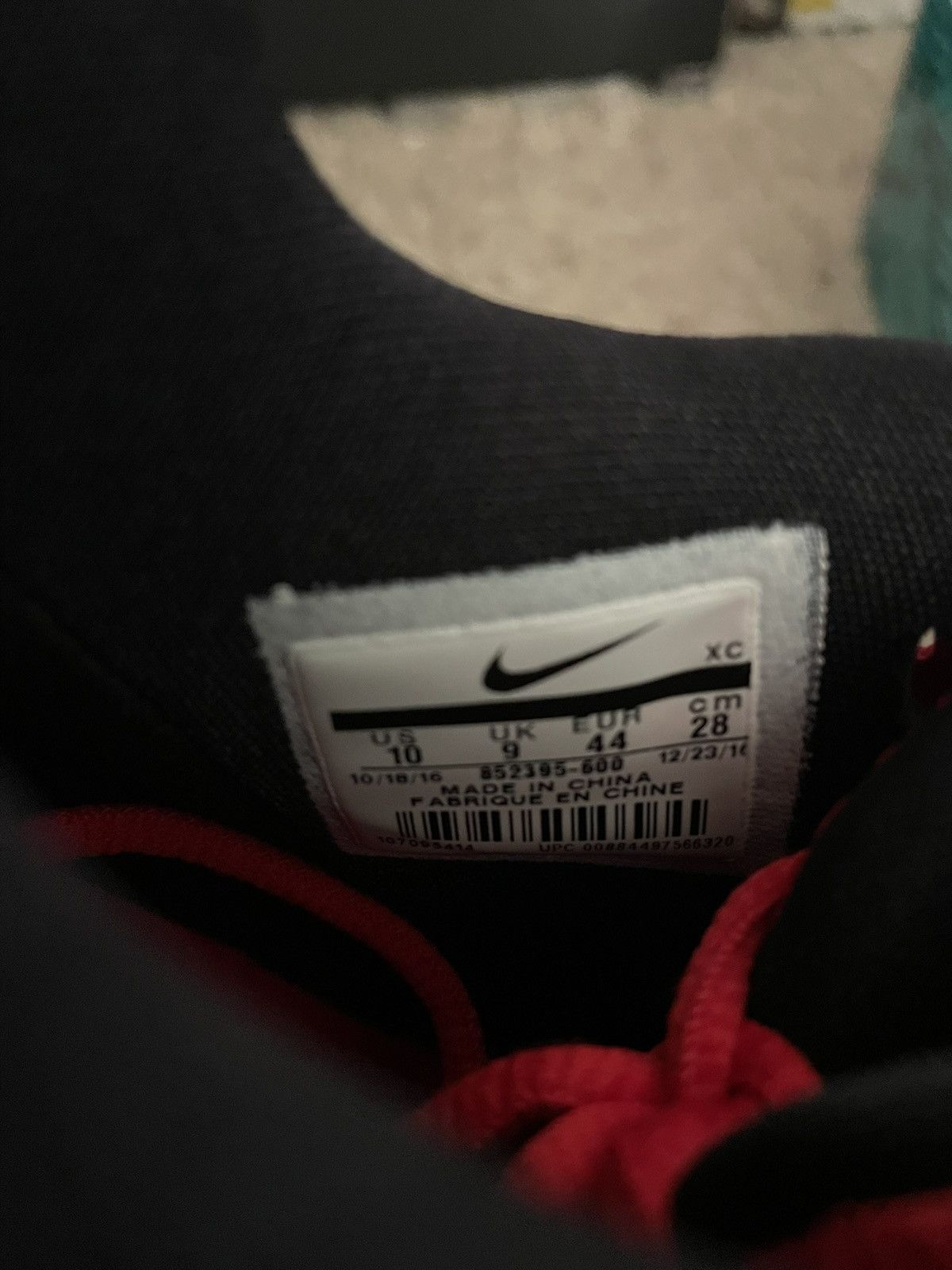 Nike Nike Kyrie 3 Candy Apple sz 10 Size US 10 / EU 43 - 8 Thumbnail