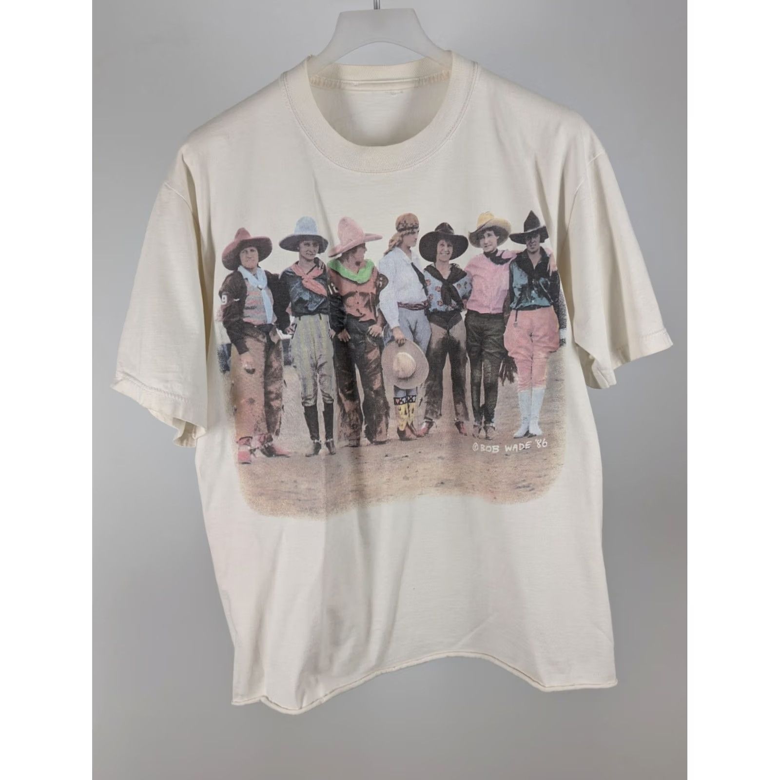 Vintage VINTAGE Bob Wade Cowgirls Graphic T-Shirt Unisex Adults 38 Short Sleeve Cream Single Stitch Raw Hem 1986 80s Western Art Shirt Mens Womens Size US M / EU 48-50 / 2 - 2 Thumbnail