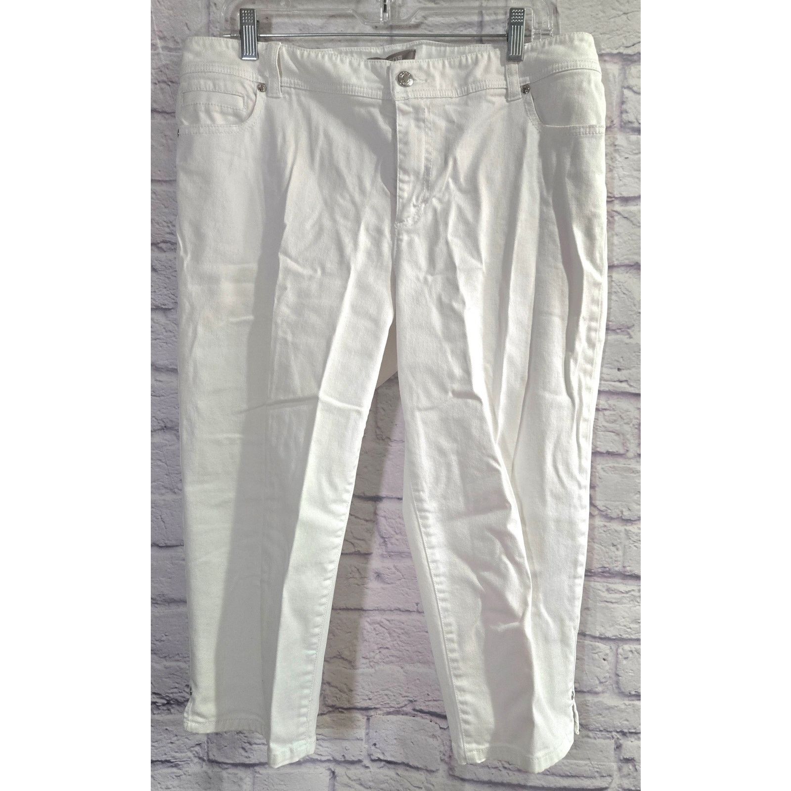 Other Chico's White Cropped Jeans 2.5 M 12-14 Lightweight Stretch Size 36" / US 14 / IT 50 - 1 Thumbnail