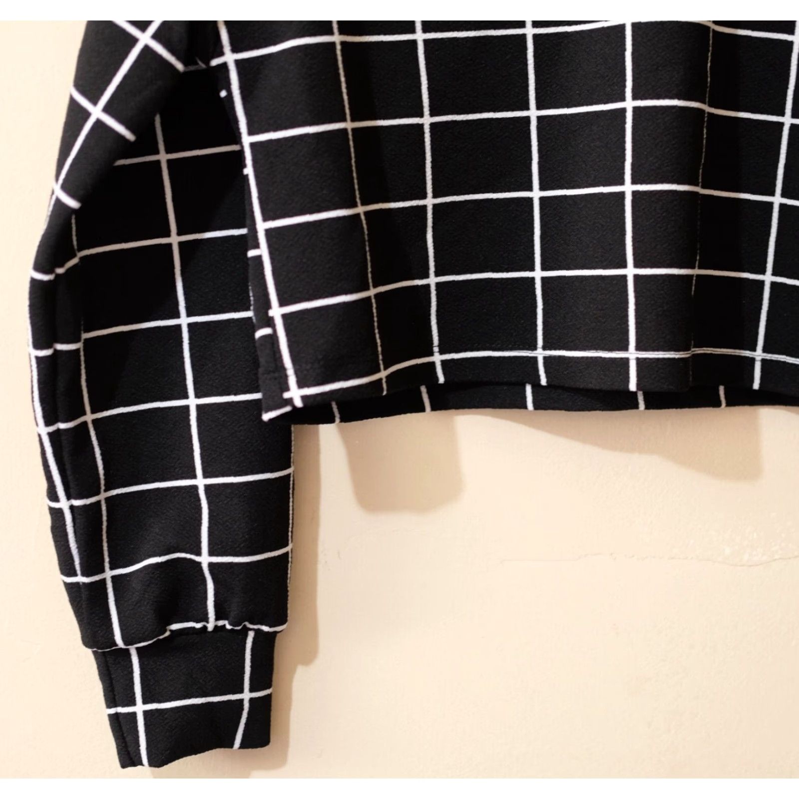 Shein SHEIN Crew Neck Stretch Plaid Long Sleeve Crop Top Black/White Women's S Shirt Size S / US 4 / IT 40 - 3 Thumbnail